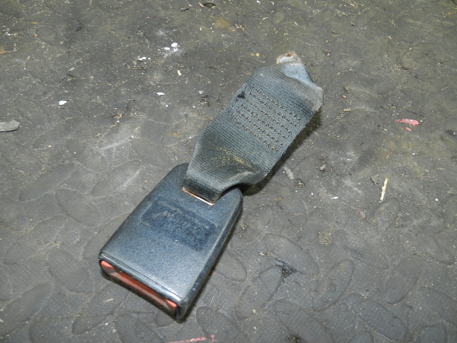 181. RENAULT 5 R5 NOT RS TURBO. REAR SEAT BELT BUCKLE - Image 2