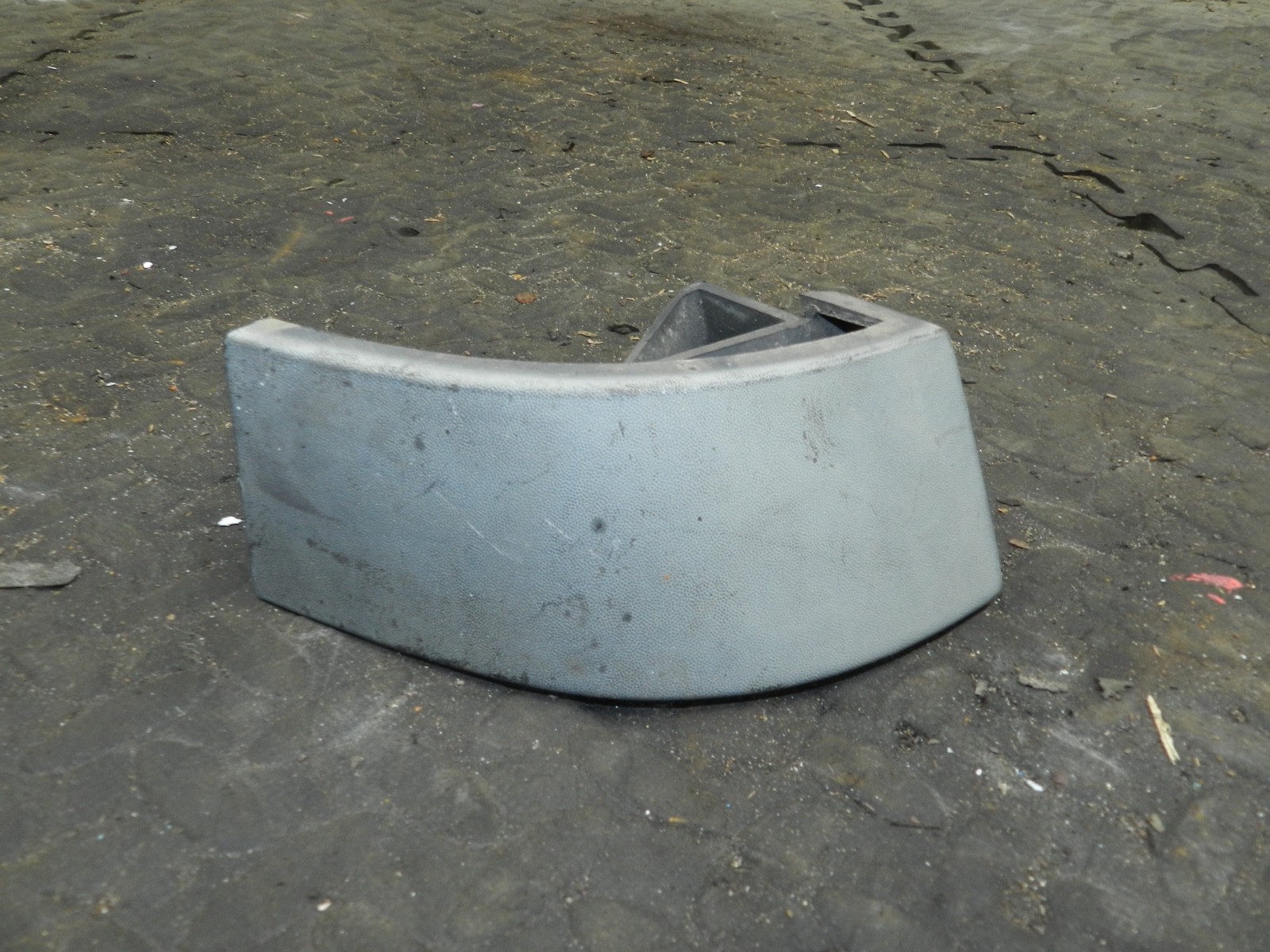 181. RENAULT 5 R5 NOT RS TURBO. PASSENGER SIDE REAR BUMPER TRIM