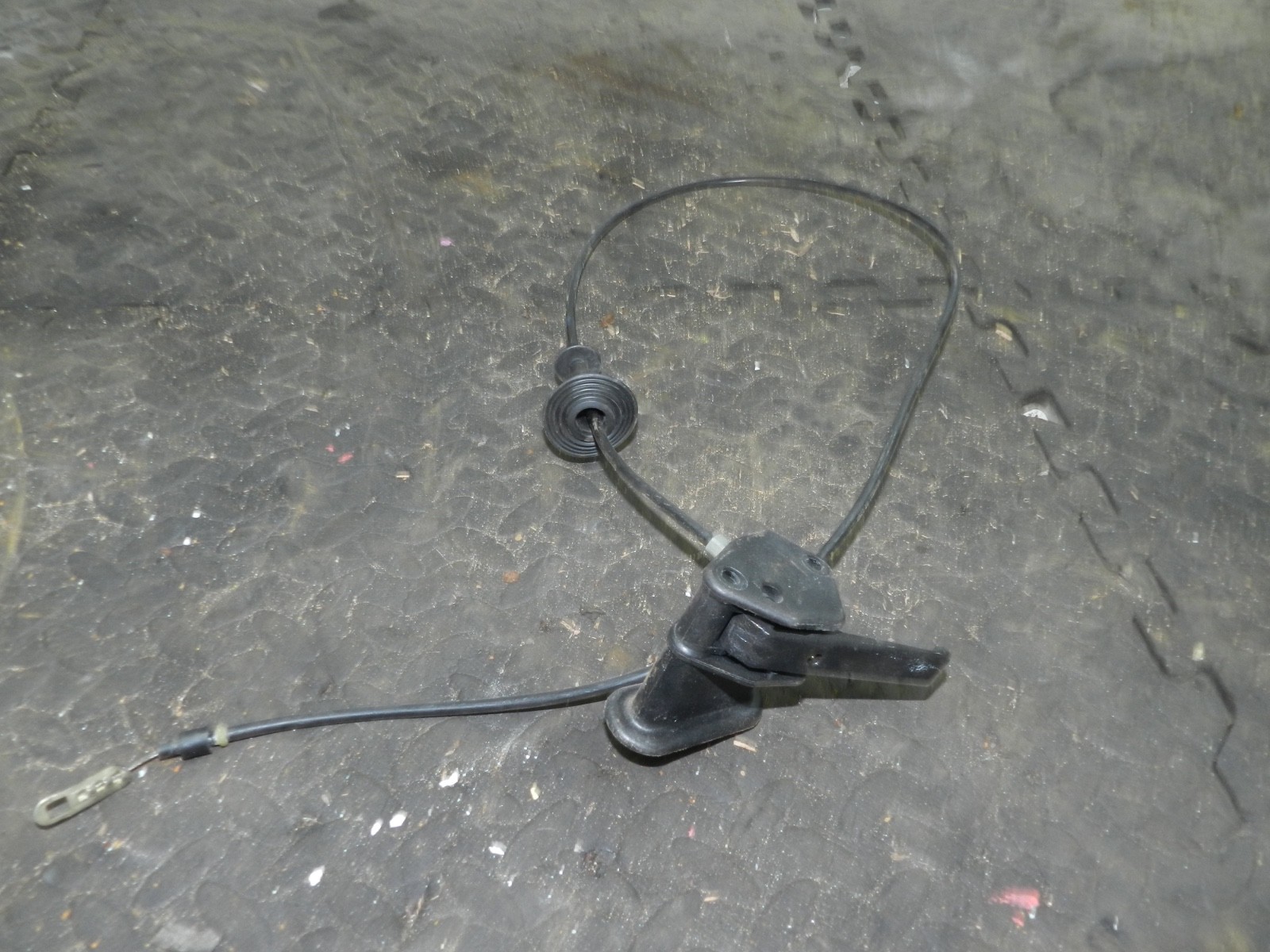 181. RENAULT 5 R5 NOT RS TURBO. BONNET RELEASE CABLE AND HANDLE