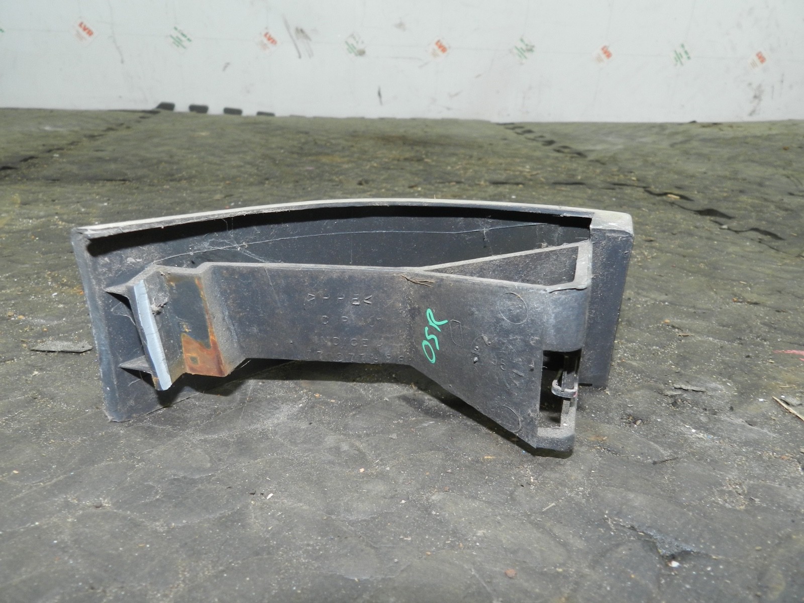 181. RENAULT 5 R5 NOT RS TURBO. DRIVER SIDE REAR BUMPER TRIM - Image 3