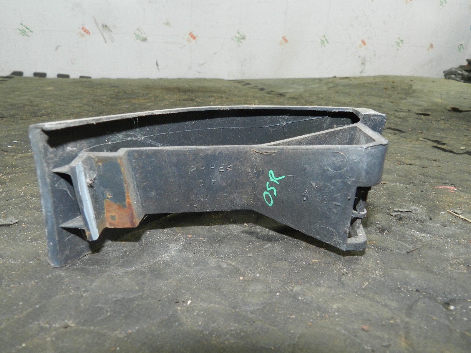 181. RENAULT 5 R5 NOT RS TURBO. DRIVER SIDE REAR BUMPER TRIM - Image 4