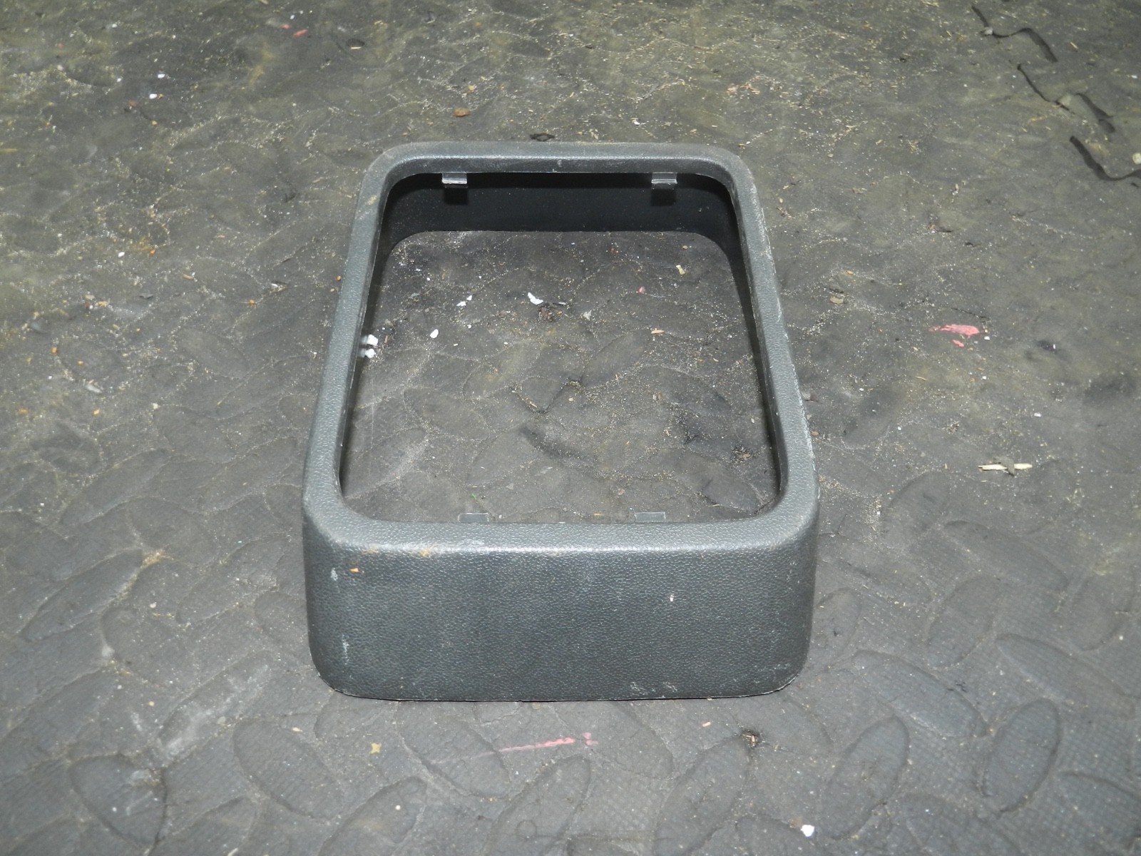 181. RENAULT 5 R5 NOT RS TURBO. CENTRE CONSOLE PANEL TRIM GEAR SELECTOR SURROUND