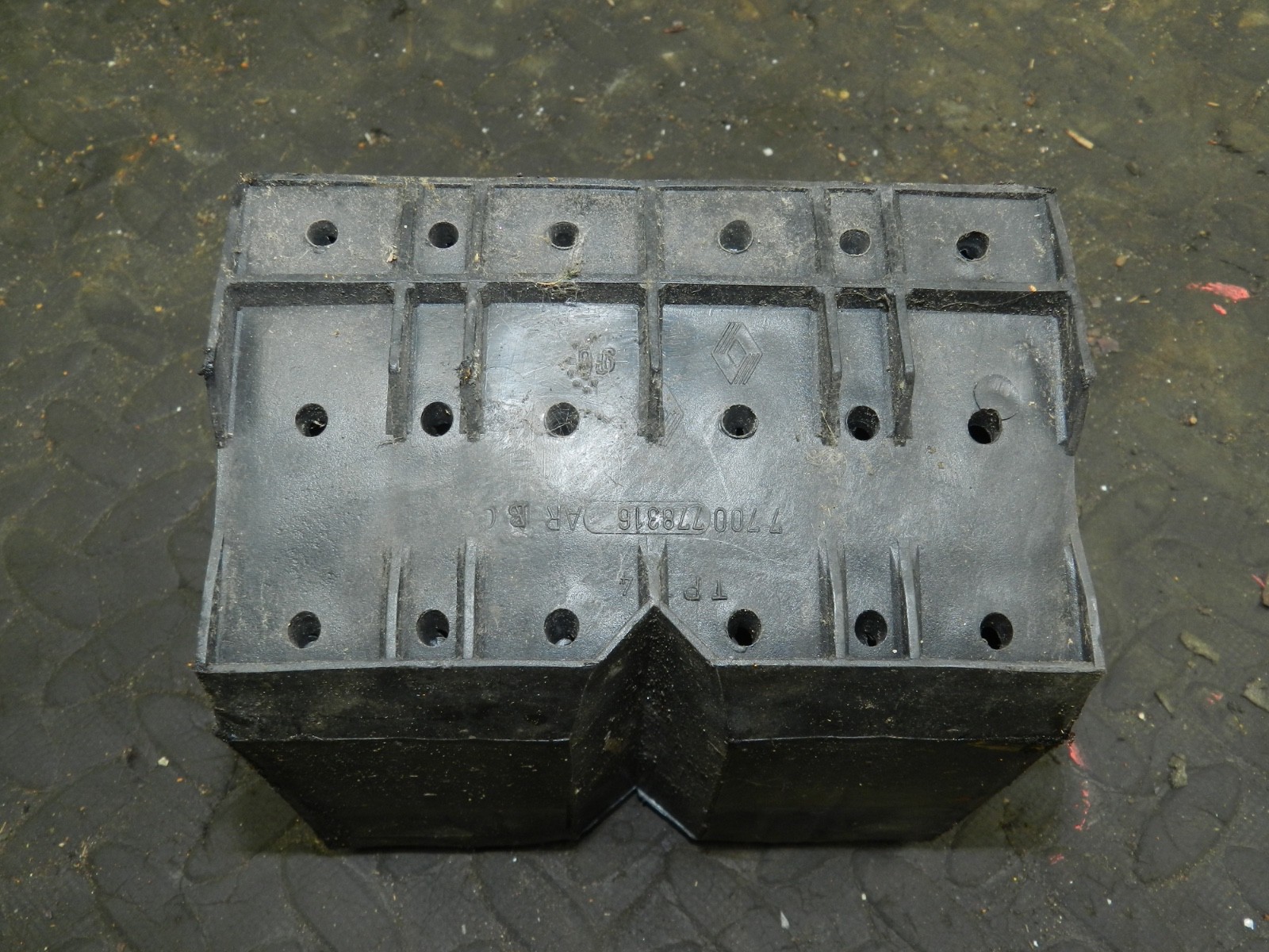 181. RENAULT 5 R5 NOT RS TURBO. PASSENGER SIDE REAR BUMPER BLACK - Image 3