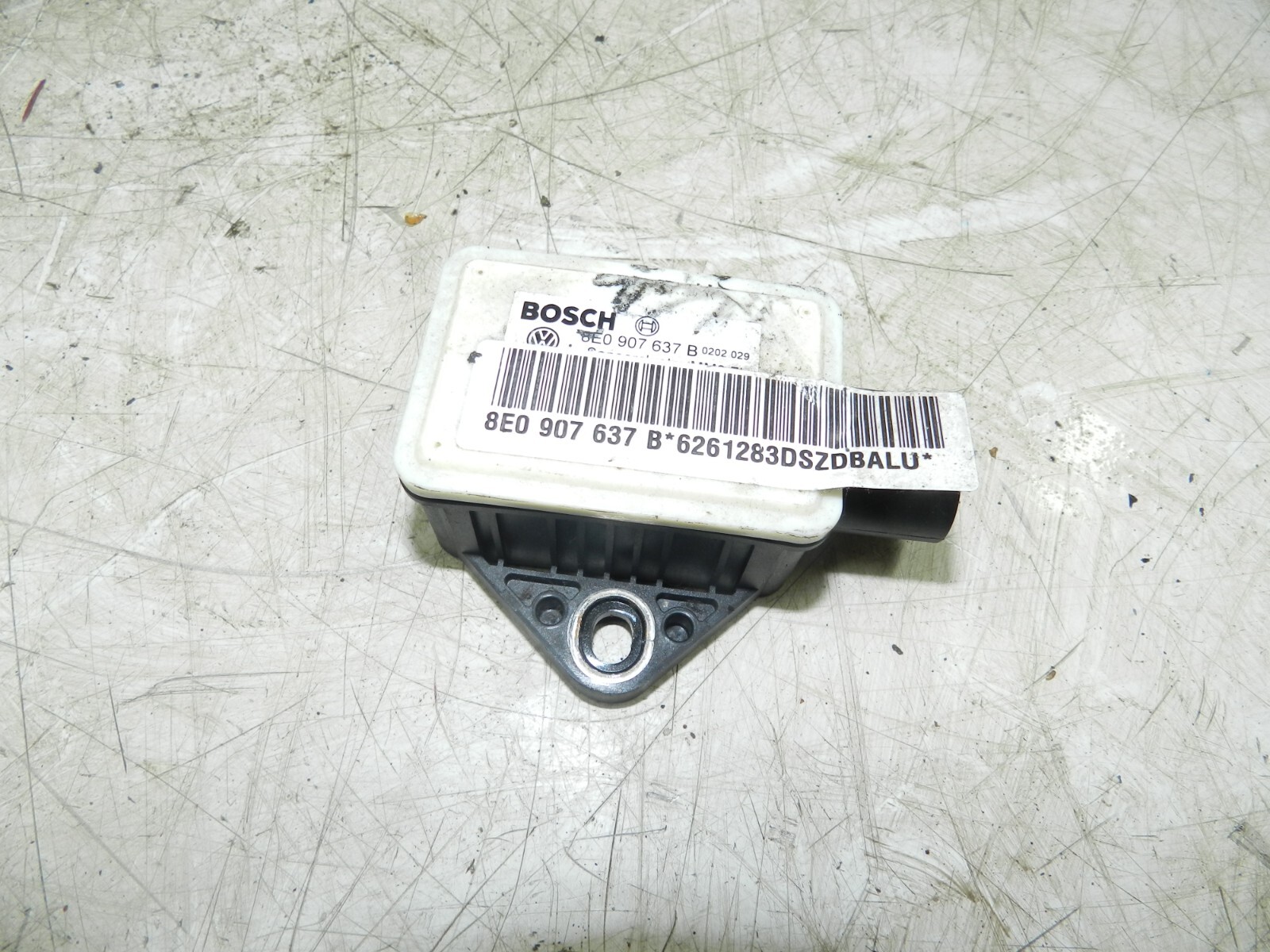 (121) 2007 AUDI A4 SALOON B7. 8EO907637B YAW RATE SENSOR