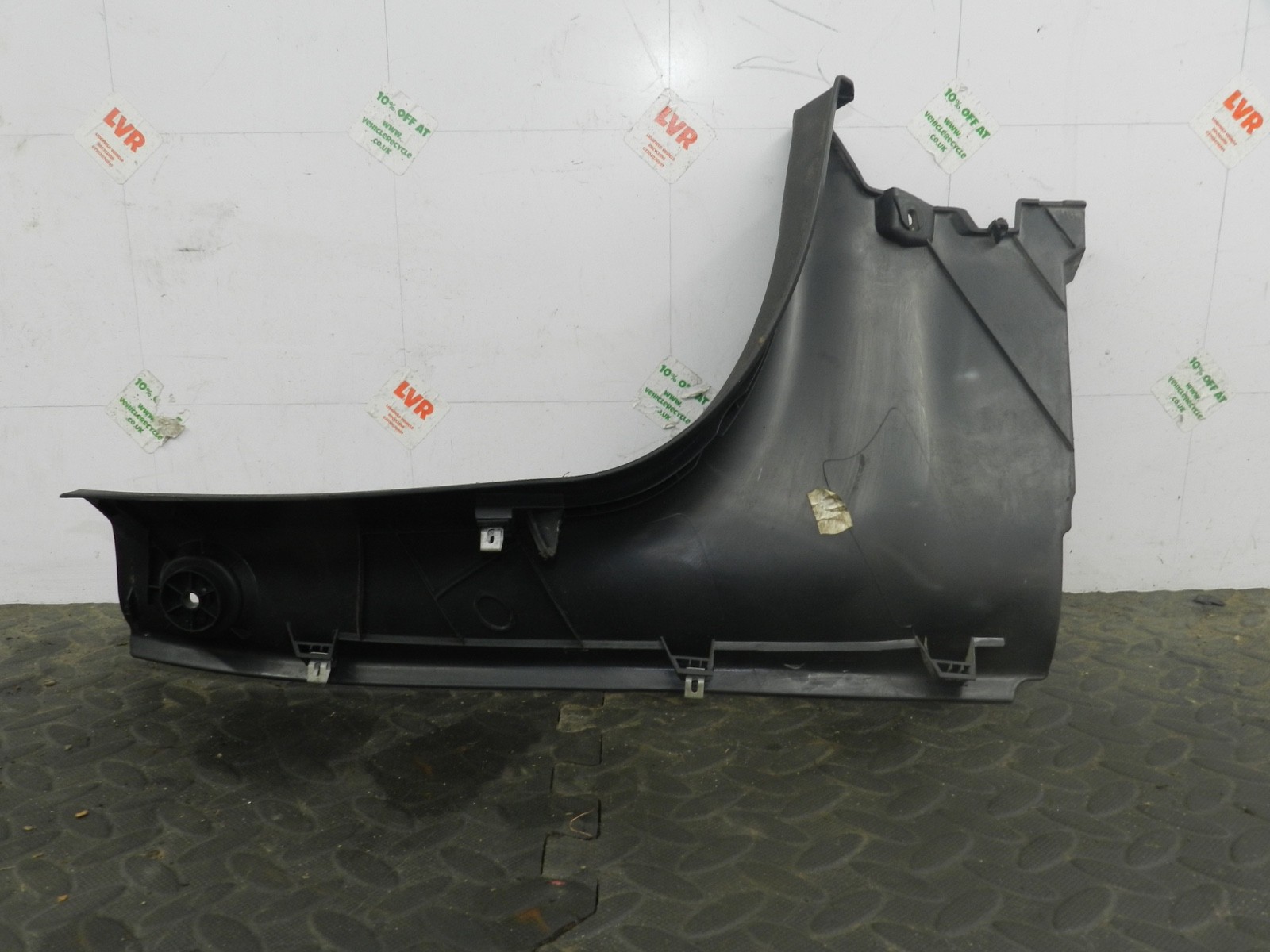 167. 2008 SKODA OCTAVIA SCOUT 4X4. 129868225 PASSENGER SIDE BOOT PILLAR TRIM - Image 4