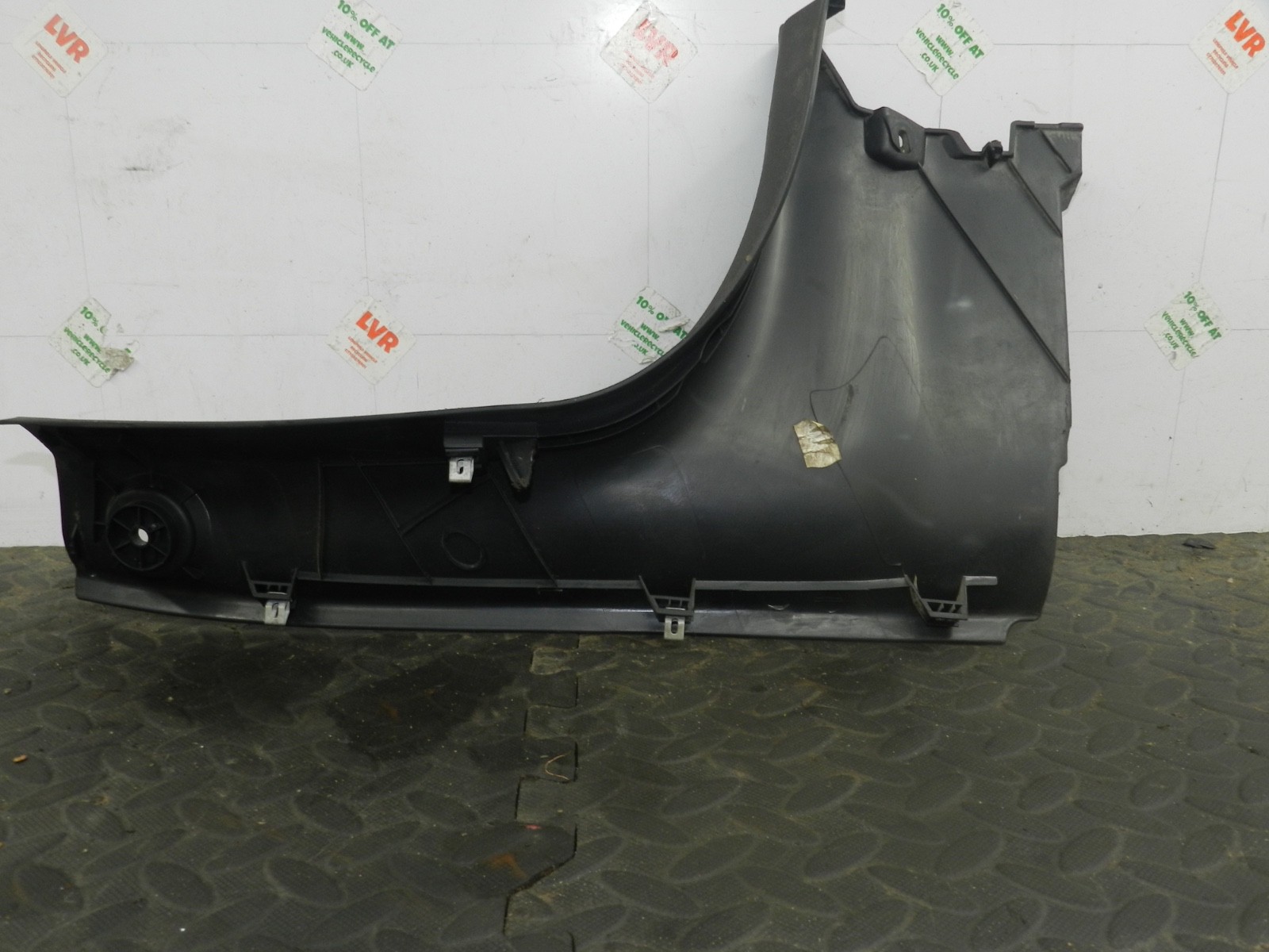167. 2008 SKODA OCTAVIA SCOUT 4X4. 129868225 PASSENGER SIDE BOOT PILLAR TRIM - Image 5