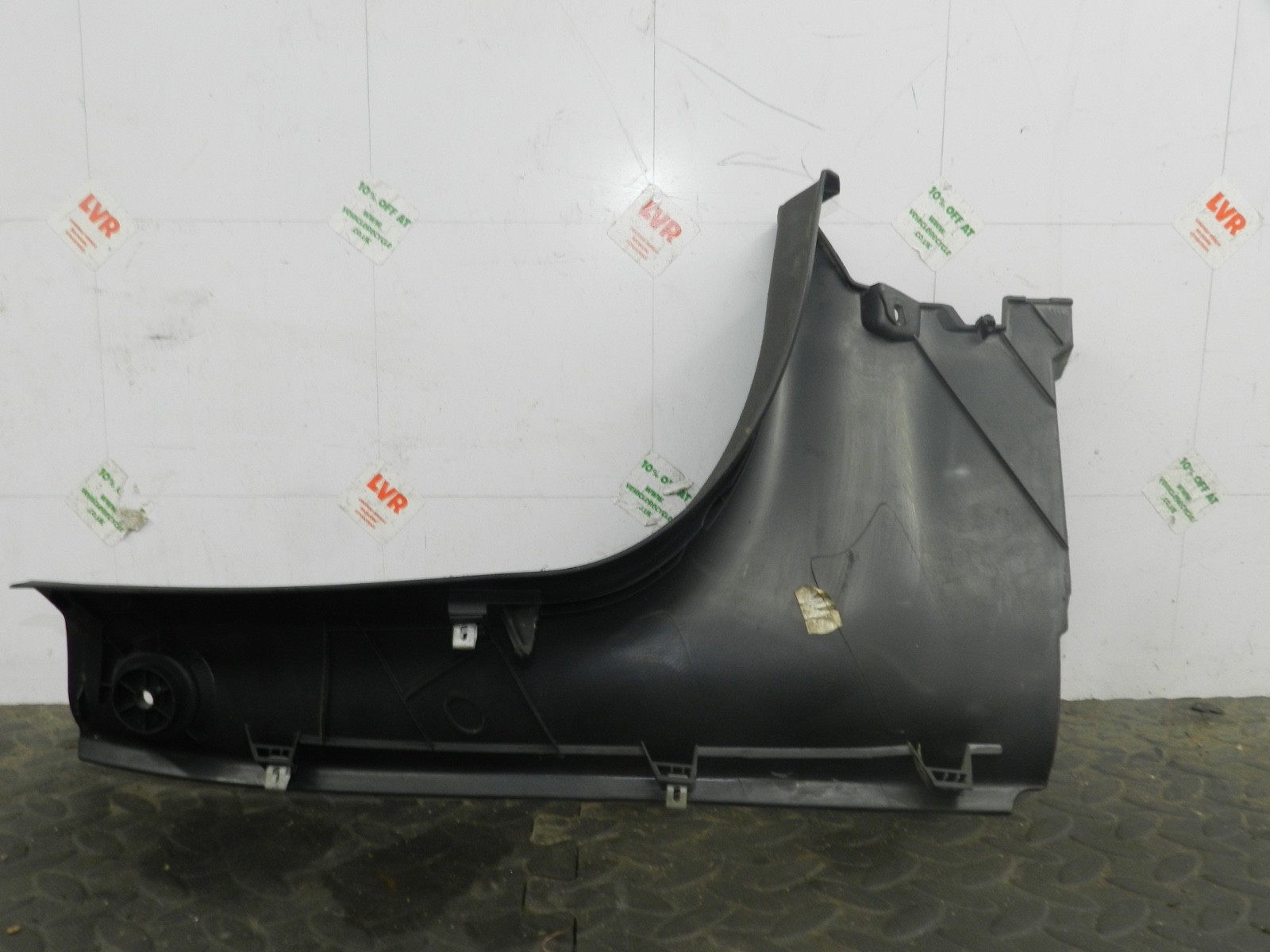 167. 2008 SKODA OCTAVIA SCOUT 4X4. 129868225 PASSENGER SIDE BOOT PILLAR TRIM - Image 6