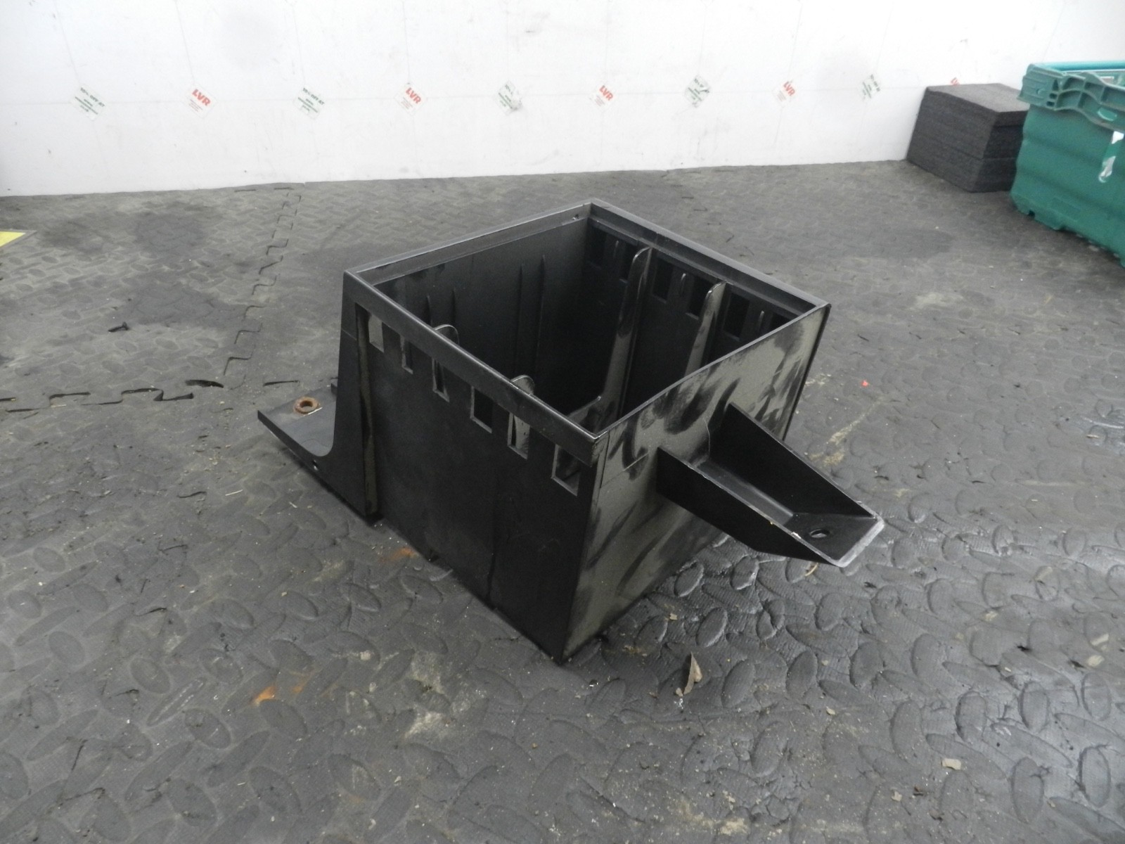 167. 2008 SKODA OCTAVIA SCOUT 4X4. CD MULTIPLAYER SURROUND HOUSING - Image 2