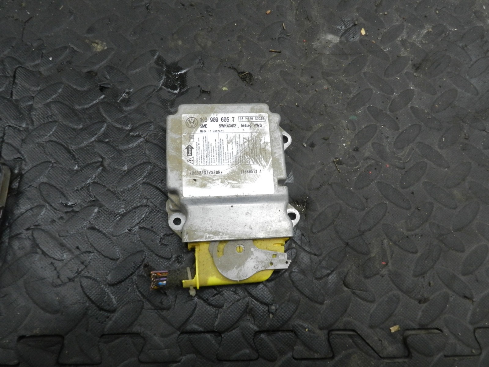 167. 2008 SKODA OCTAVIA SCOUT 4X4. AIR BAG ECU 1KO909605T