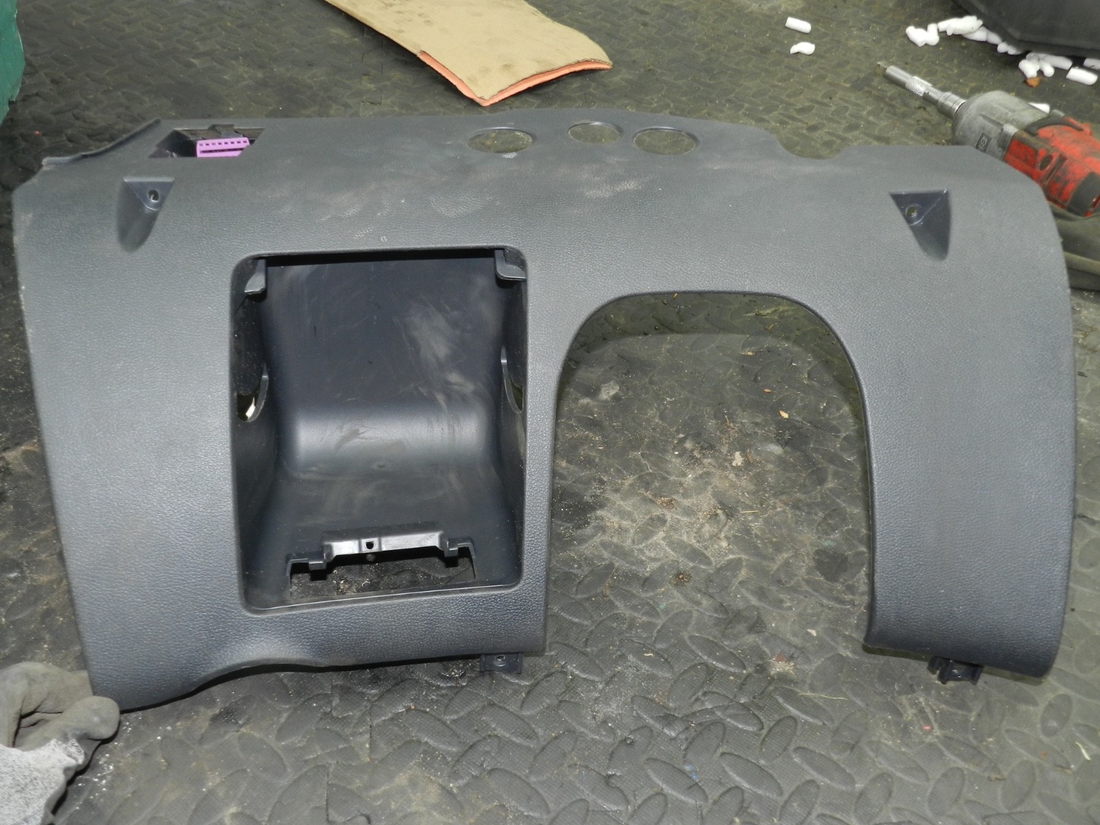 167. 2008 SKODA OCTAVIA SCOUT 4X4. DRIVER SIDE UNDER DASH BOARD TRIM