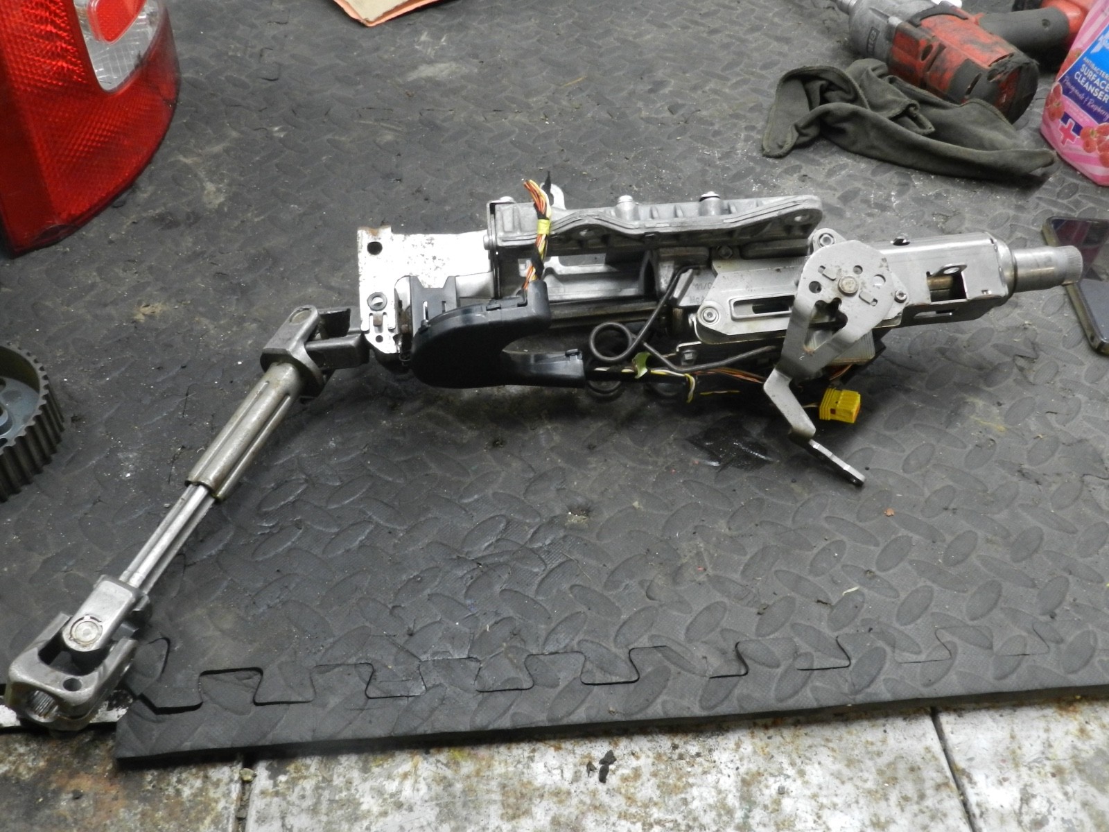 167. 2008 SKODA OCTAVIA SCOUT 4X4. STEERING COLUMN