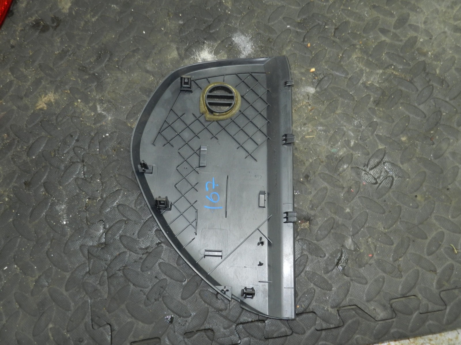 167. 2008 SKODA OCTAVIA SCOUT 4X4. DASH BOARD END TRIM - Image 4