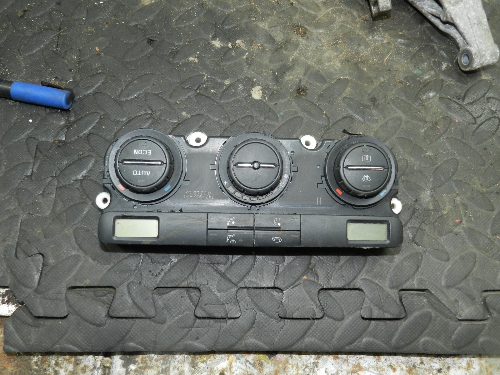 167. 2008 SKODA OCTAVIA SCOUT 4X4. CLIMATE CONTROL DIALS BUTTONS 120907044AB