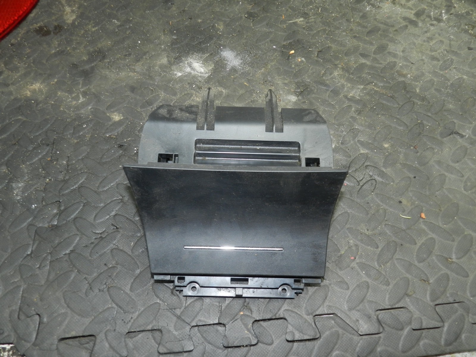 167. 2008 SKODA OCTAVIA SCOUT 4X4. CENTRE CONSOLE STORAGE POCKET - Image 2
