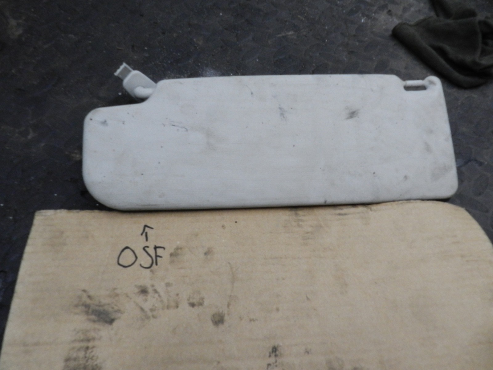167. 2008 SKODA OCTAVIA SCOUT 4X4. DRIVER SIDE SUN VISOR - Image 2