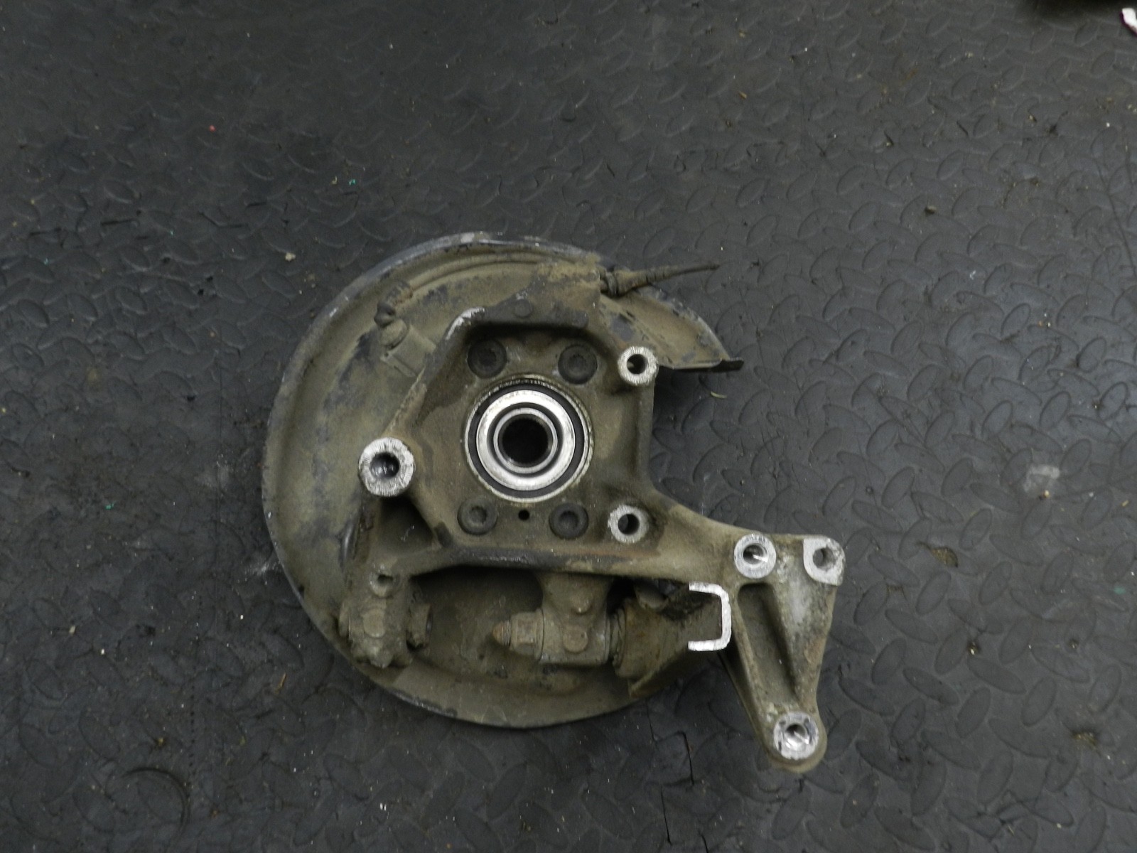167. 2008 SKODA OCTAVIA SCOUT 4X4. PASSENGER SIDE REAR WHEEL HUB STUB AXLE - Image 4