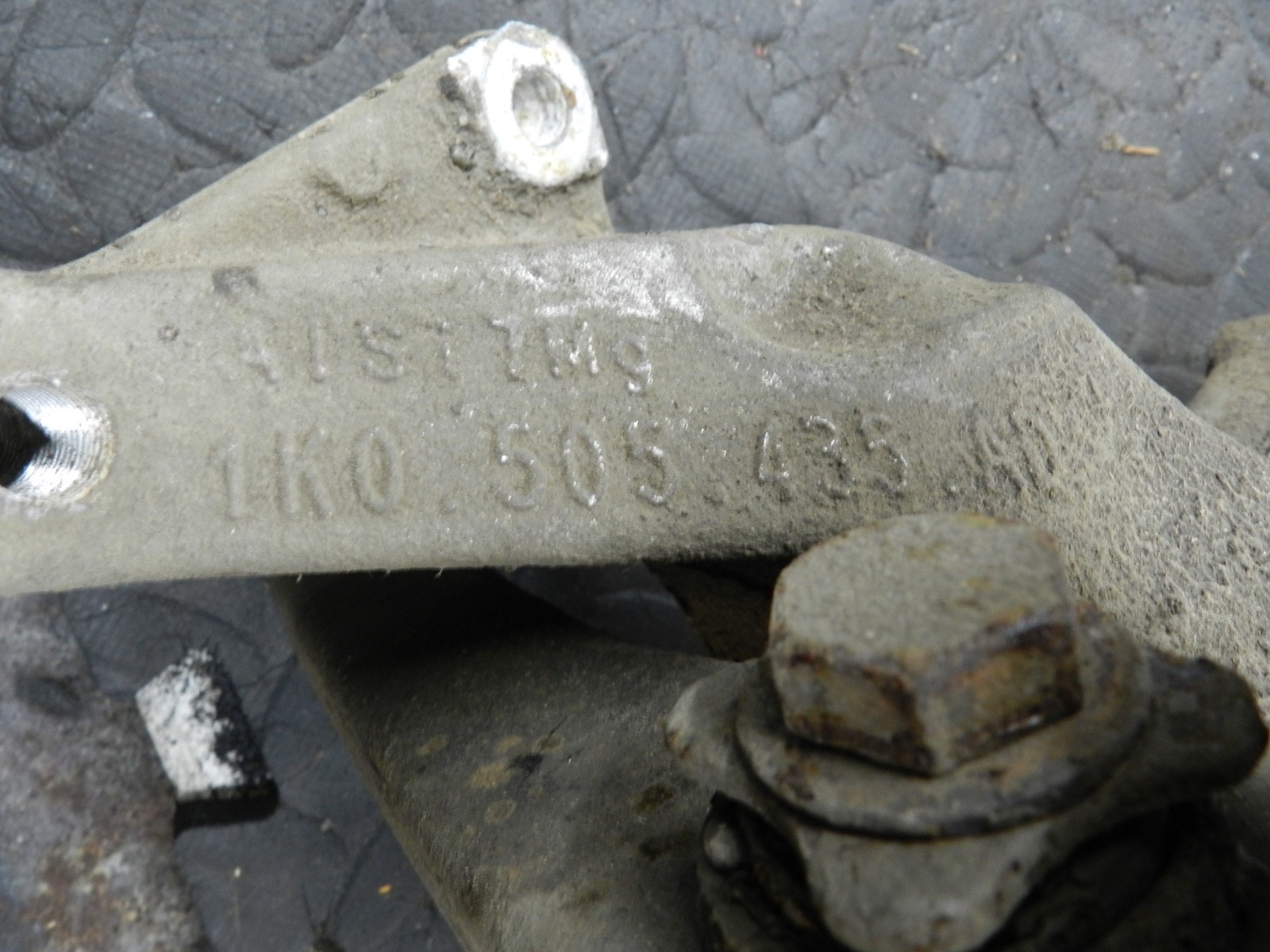 167. 2008 SKODA OCTAVIA SCOUT 4X4. PASSENGER SIDE REAR WHEEL HUB STUB AXLE - Image 6