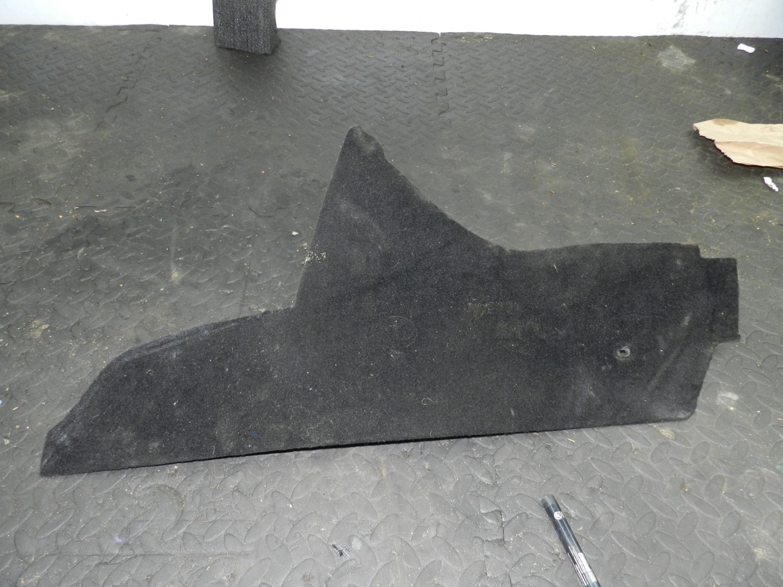 167. 2008 SKODA OCTAVIA SCOUT 4X4. CENTRE CONSOLE SIDE PANEL