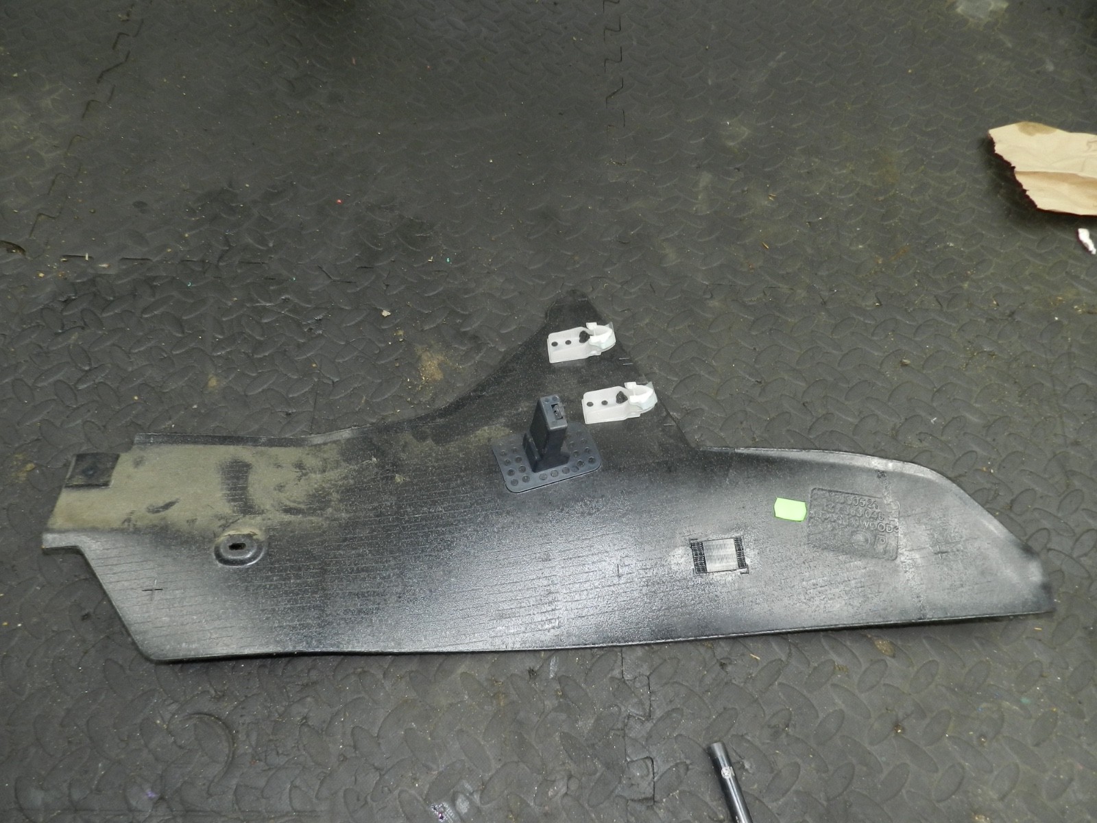 167. 2008 SKODA OCTAVIA SCOUT 4X4. CENTRE CONSOLE SIDE PANEL - Image 3