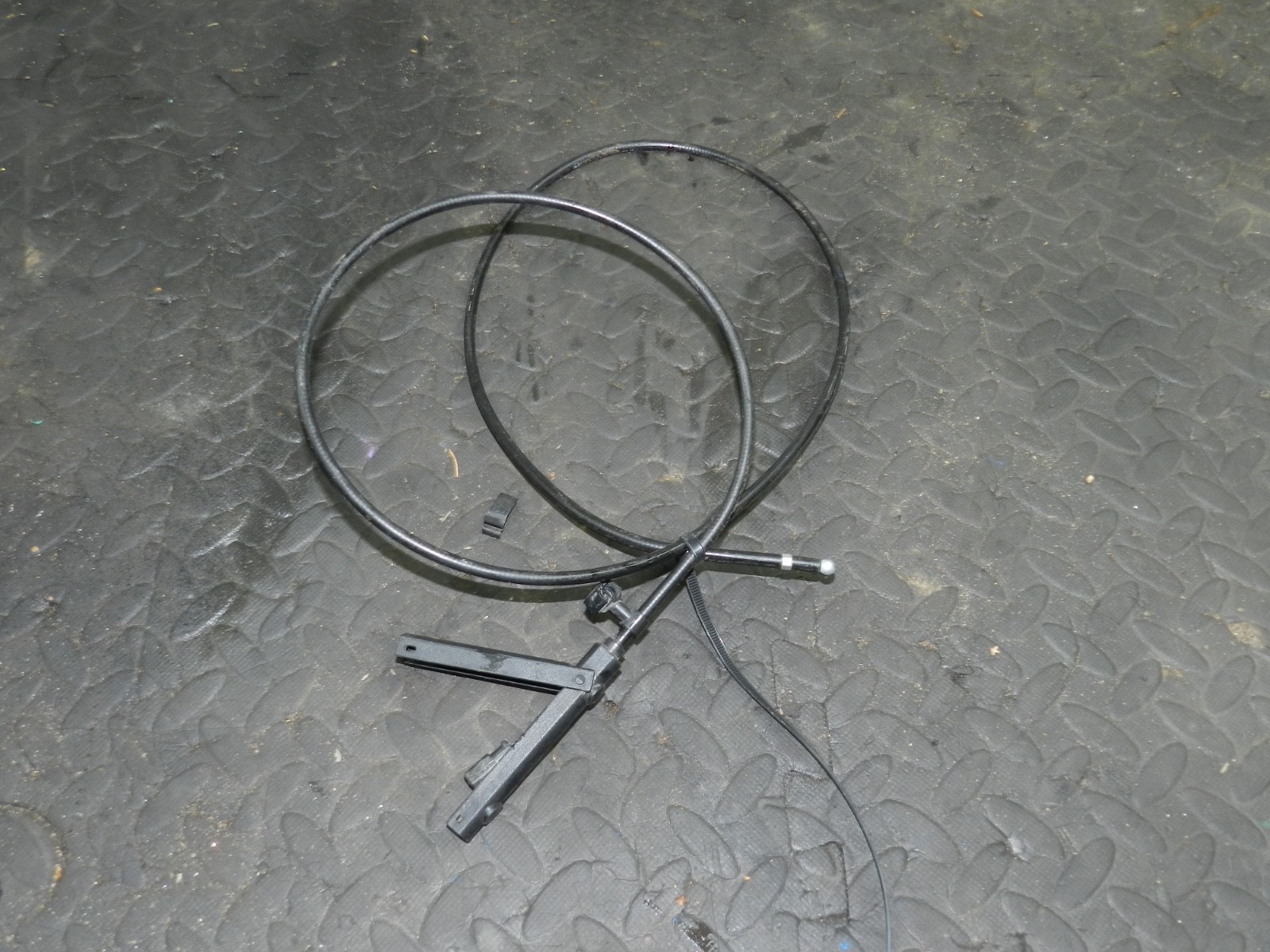 167. 2008 SKODA OCTAVIA SCOUT 4X4. BONNET RELEASE CABLE