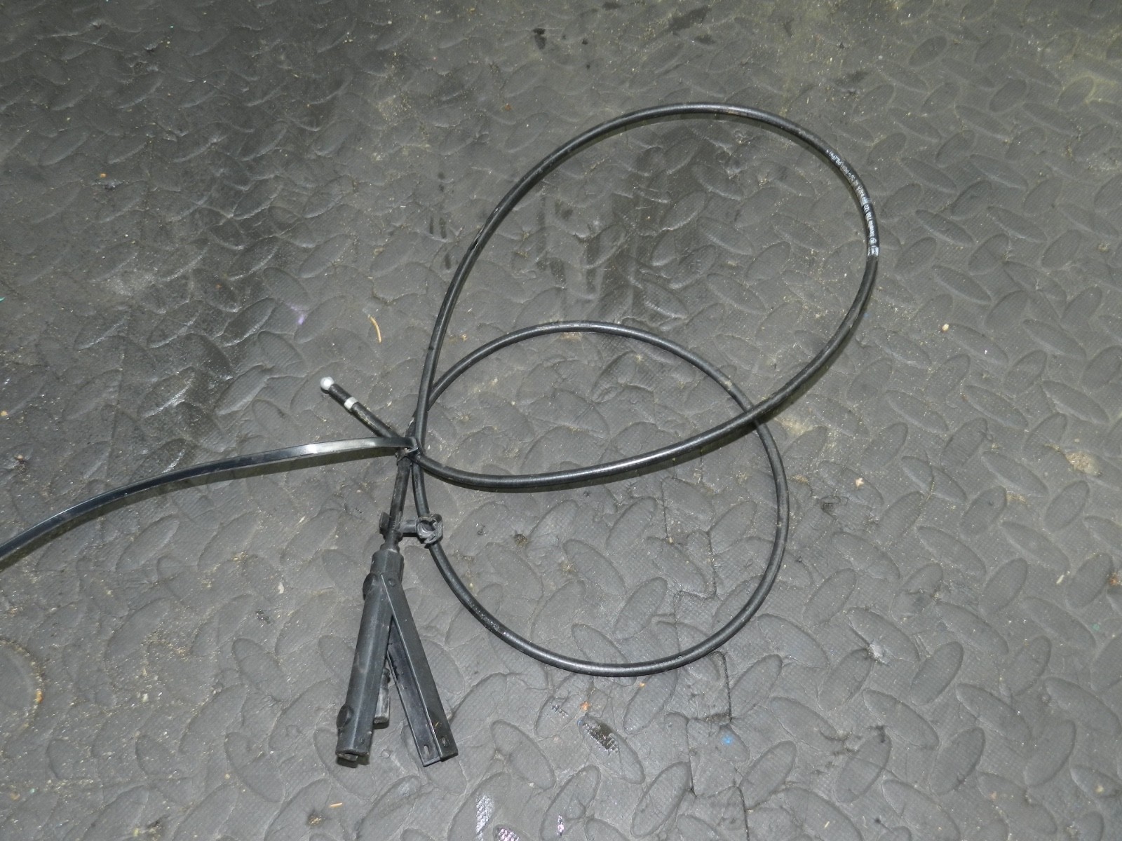 167. 2008 SKODA OCTAVIA SCOUT 4X4. BONNET RELEASE CABLE - Image 2