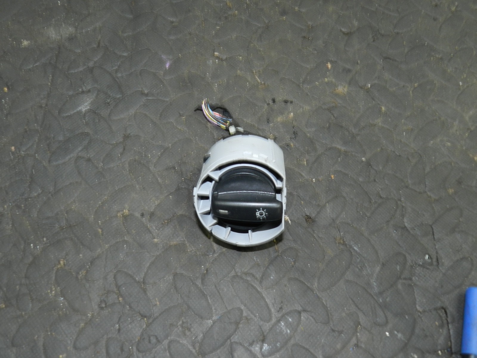 167. 2008 SKODA OCTAVIA SCOUT 4X4. HEAD LIGHT SWITCH