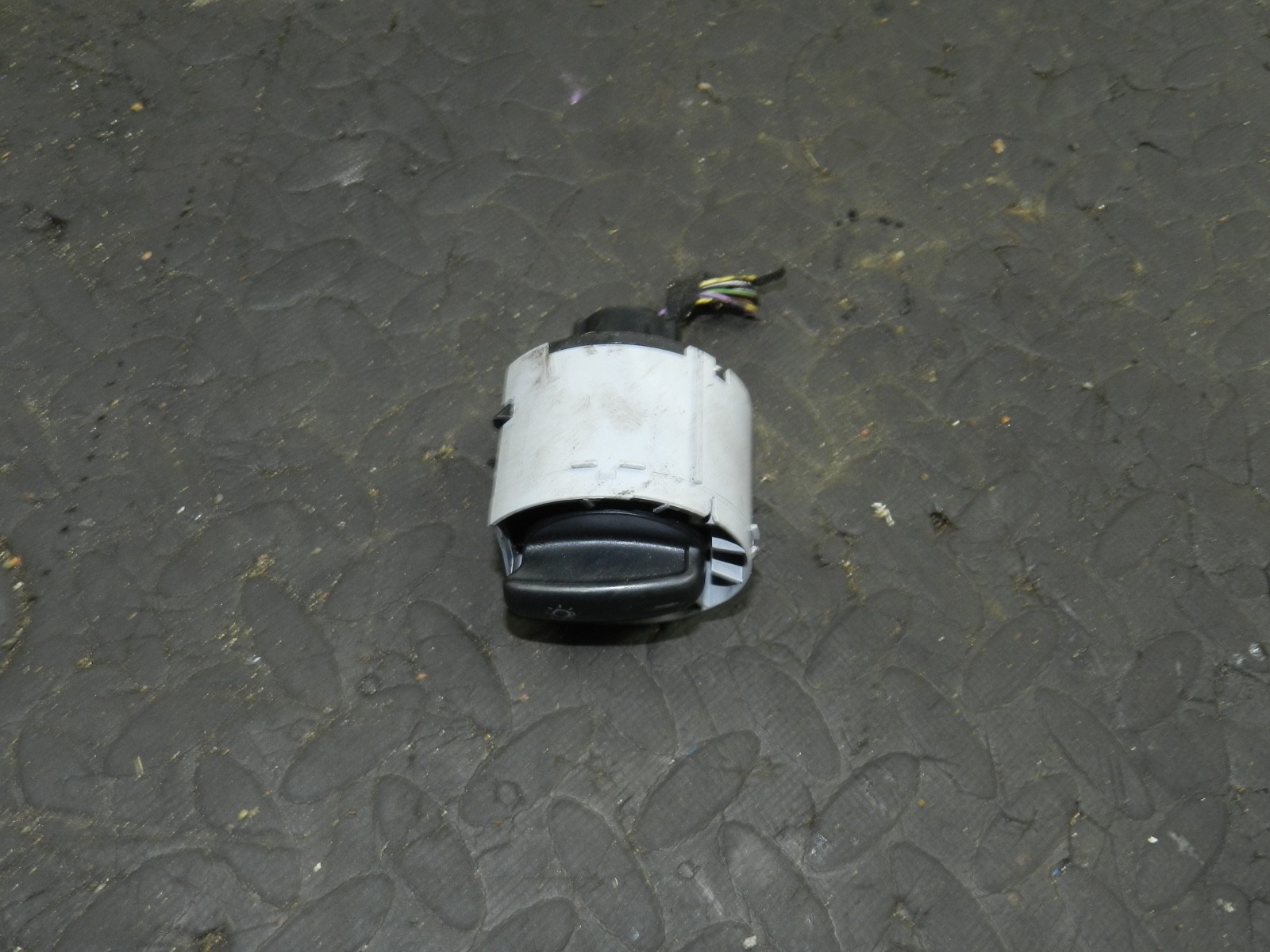 167. 2008 SKODA OCTAVIA SCOUT 4X4. HEAD LIGHT SWITCH - Image 2