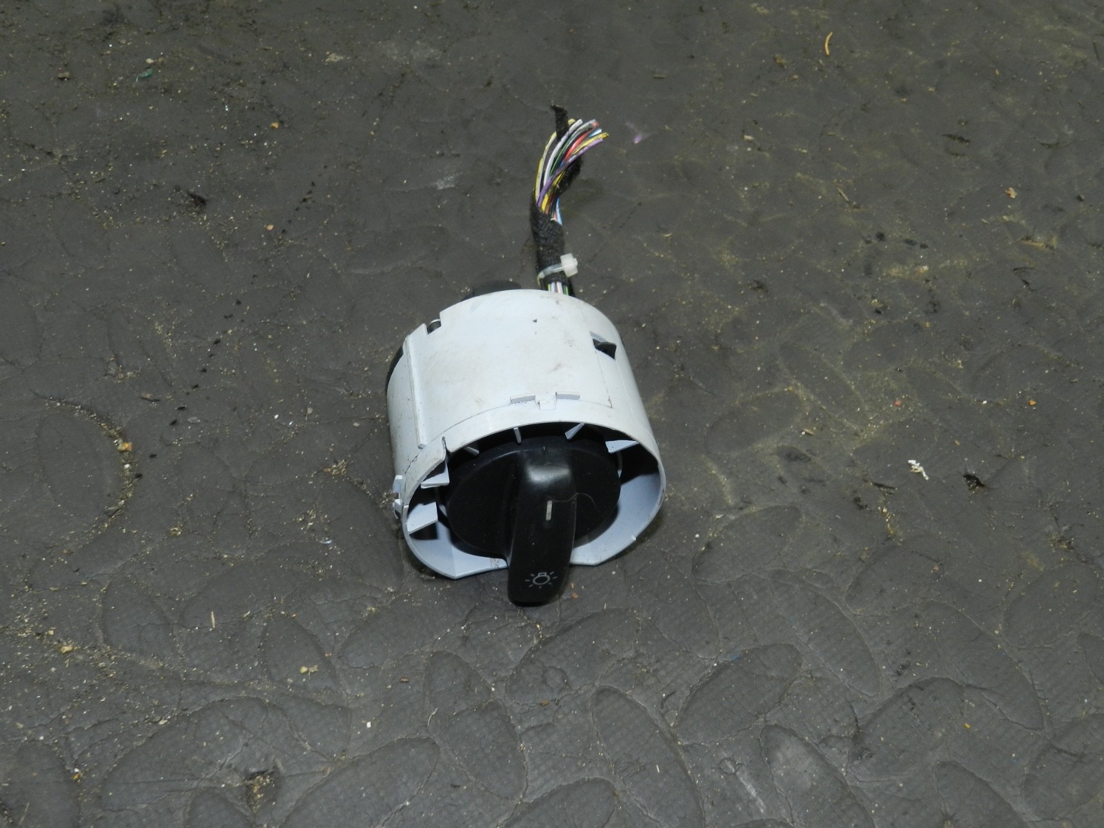 167. 2008 SKODA OCTAVIA SCOUT 4X4. HEAD LIGHT SWITCH - Image 3