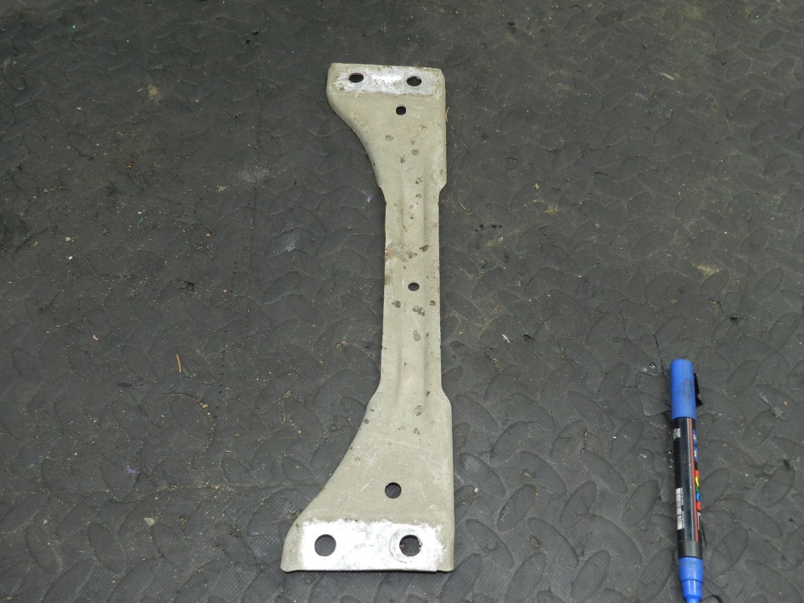 167. 2008 SKODA OCTAVIA SCOUT 4X4. UNDER CAR STRUT BRACE BODY SUPPORT - Image 2