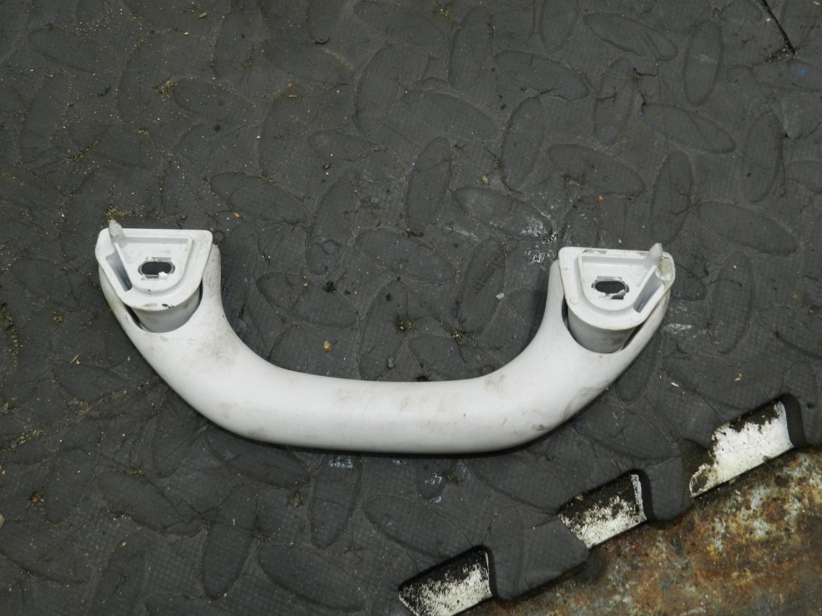 167. 2008 SKODA OCTAVIA SCOUT 4X4. GRAB HANDLE - Image 2