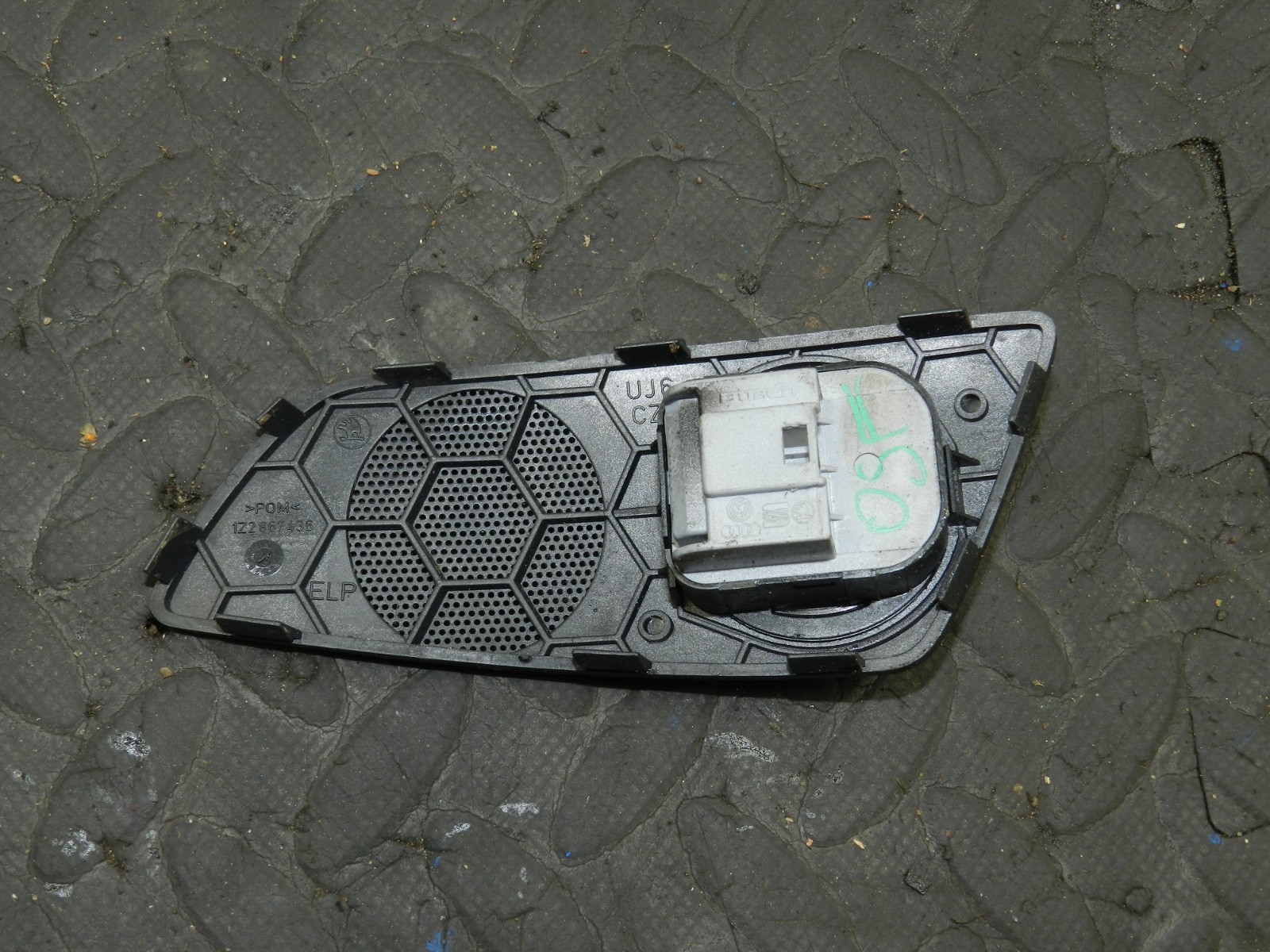 167. 2008 SKODA OCTAVIA SCOUT 4X4. WING MIRROR CONTROL SWITCH - Image 2