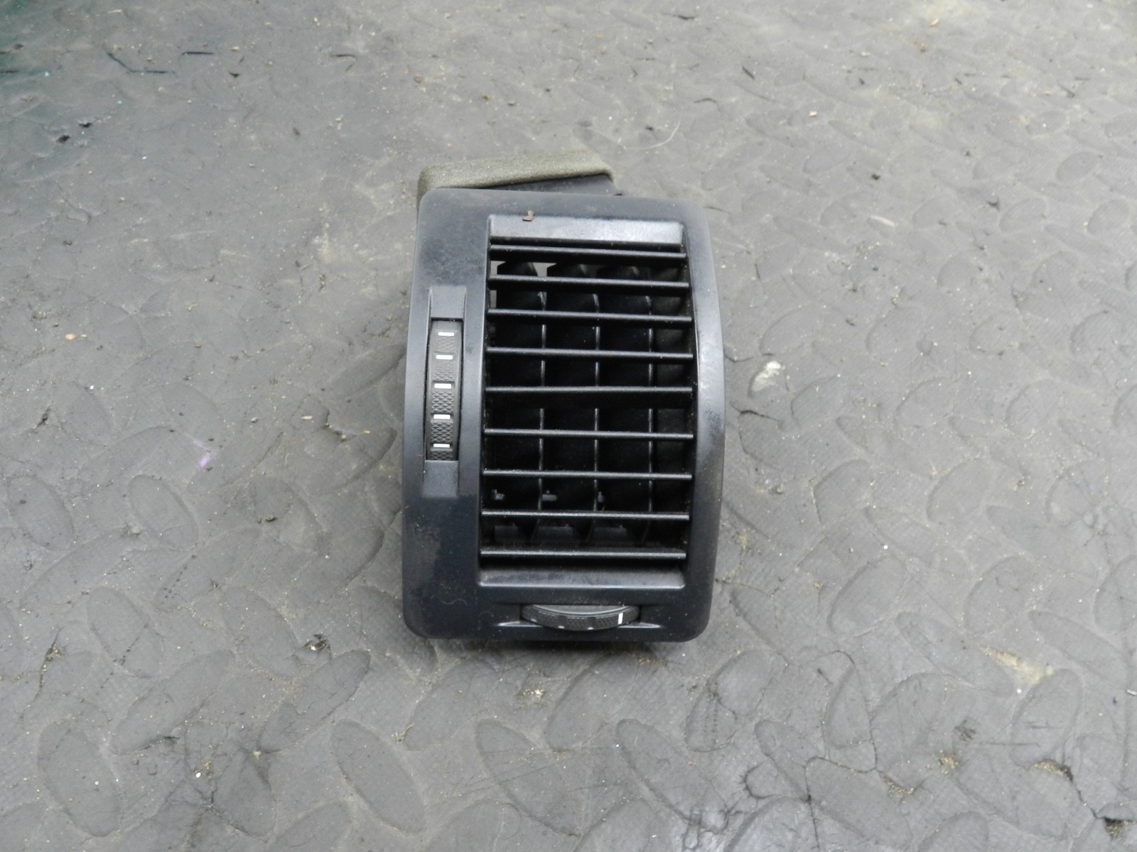 167. 2008 SKODA OCTAVIA SCOUT 4X4. AIR VENT DRIVER SIDE