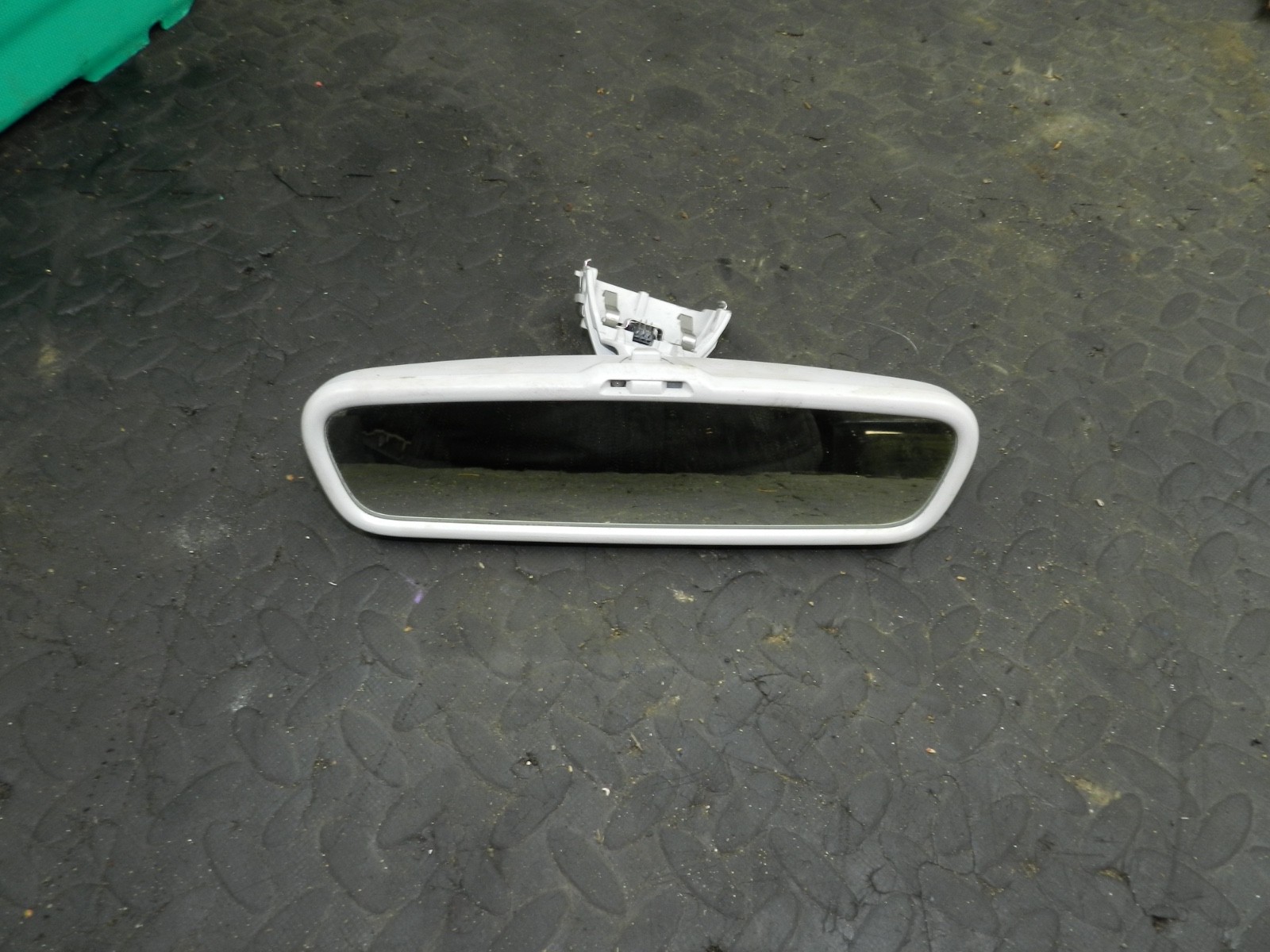 167. 2008 SKODA OCTAVIA SCOUT 4X4. REAR VIEW MIRROR