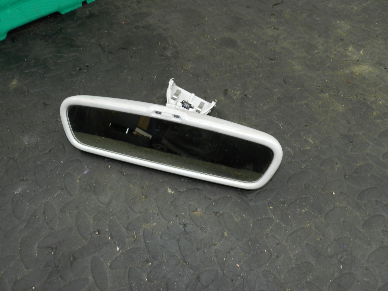 167. 2008 SKODA OCTAVIA SCOUT 4X4. REAR VIEW MIRROR - Image 2