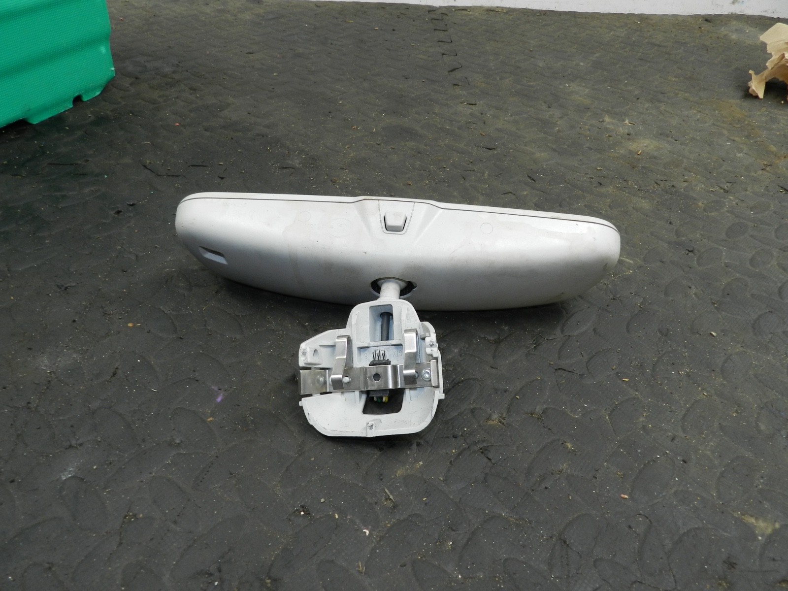 167. 2008 SKODA OCTAVIA SCOUT 4X4. REAR VIEW MIRROR - Image 3