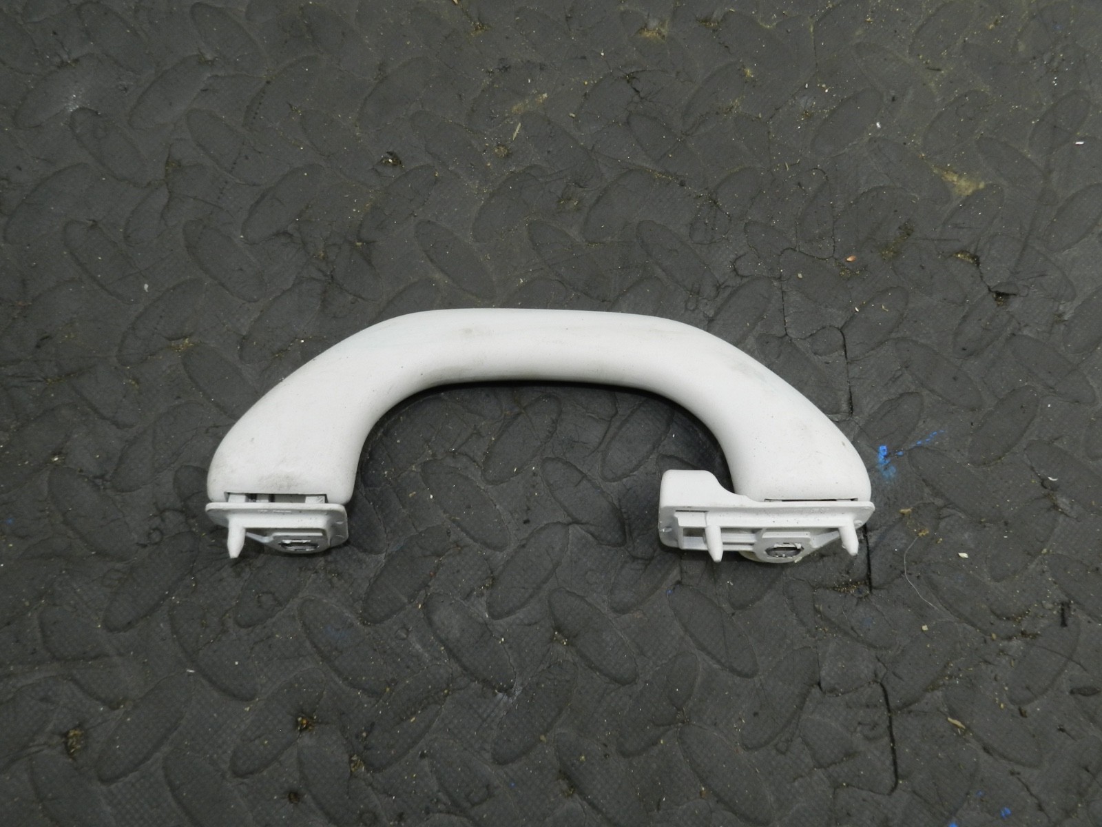 167. 2008 SKODA OCTAVIA SCOUT 4X4. GRAB HANDLE