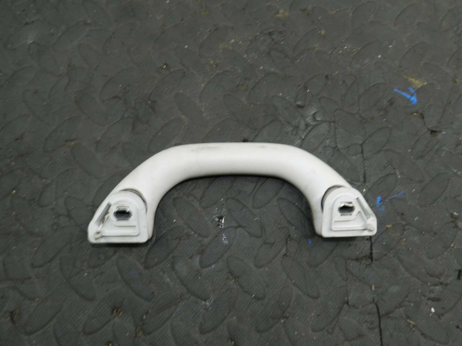 167. 2008 SKODA OCTAVIA SCOUT 4X4. GRAB HANDLE - Image 2