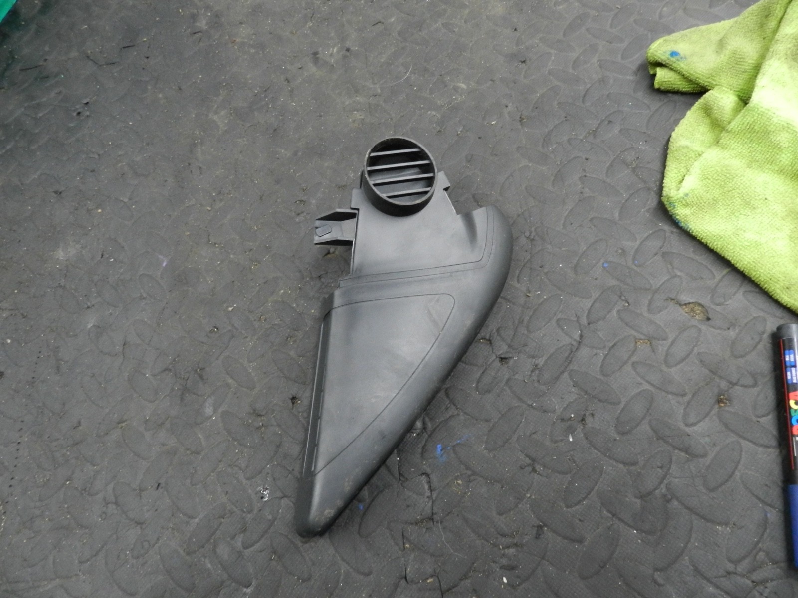 167. 2008 SKODA OCTAVIA SCOUT 4X4. DRIVER SIDE WING MIRROR TRIM