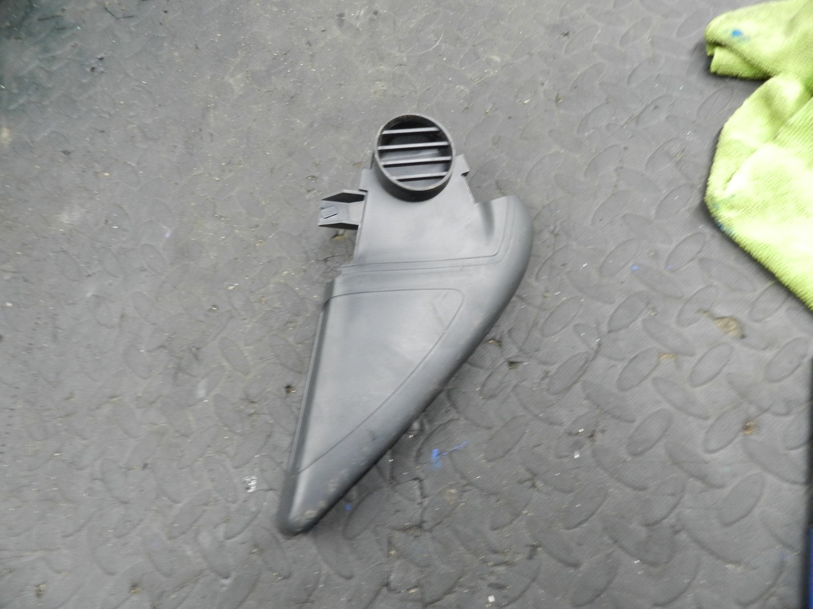 167. 2008 SKODA OCTAVIA SCOUT 4X4. DRIVER SIDE WING MIRROR TRIM - Image 2