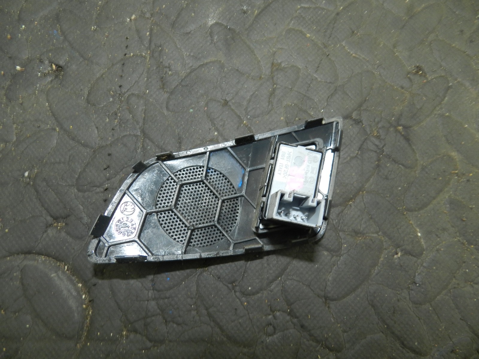 167. 2008 SKODA OCTAVIA SCOUT 4X4. DRIVER SIDE REAR WINDOW SWITCH - Image 2