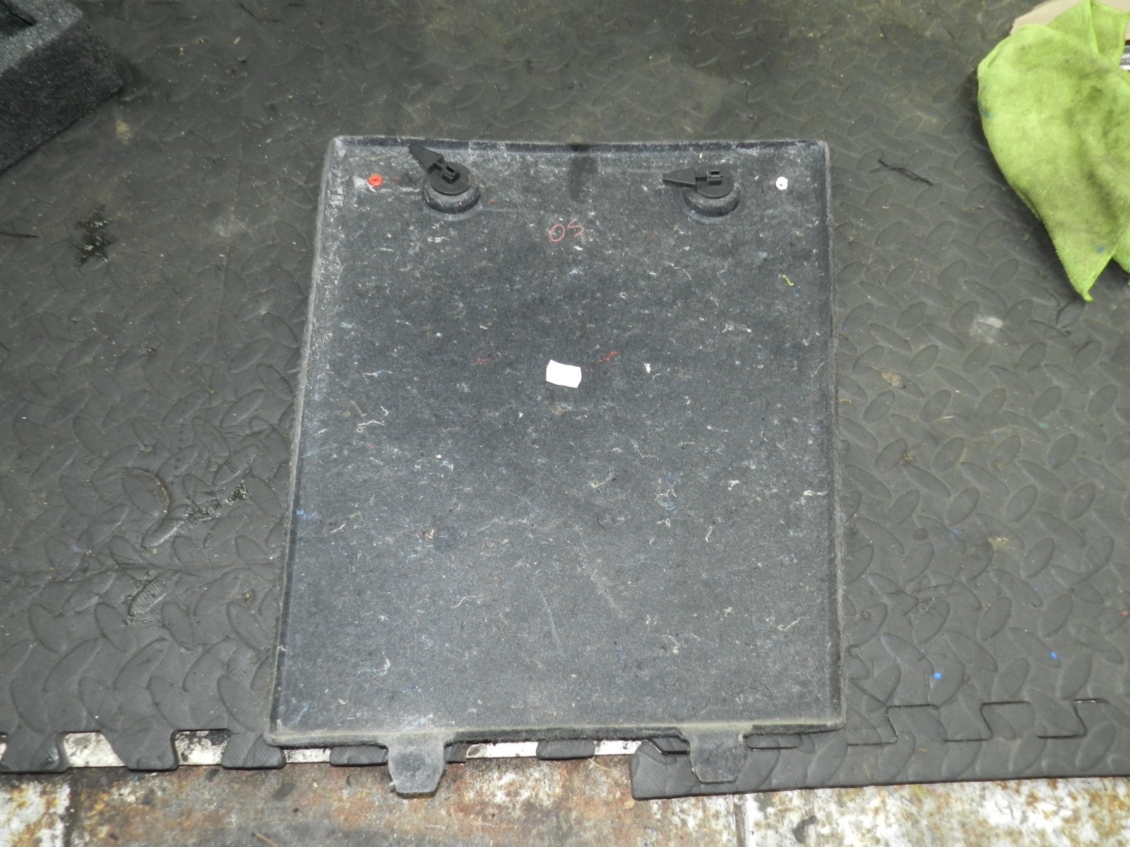 167. 2008 SKODA OCTAVIA SCOUT 4X4. DRIVER SIDE BOOT TRIM PANEL - Image 2
