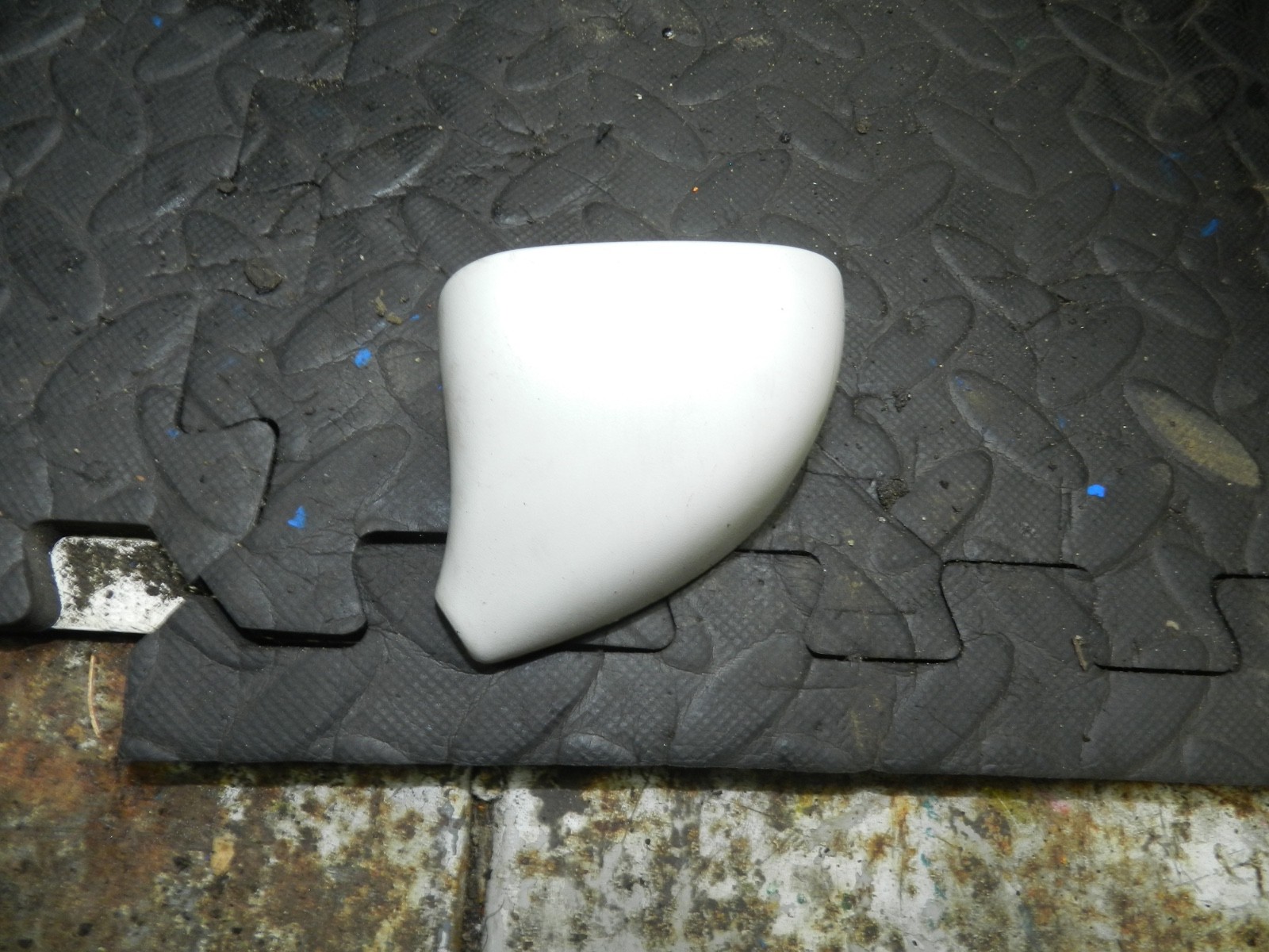 167. 2008 SKODA OCTAVIA SCOUT 4X4. WING MIRROR TRIM