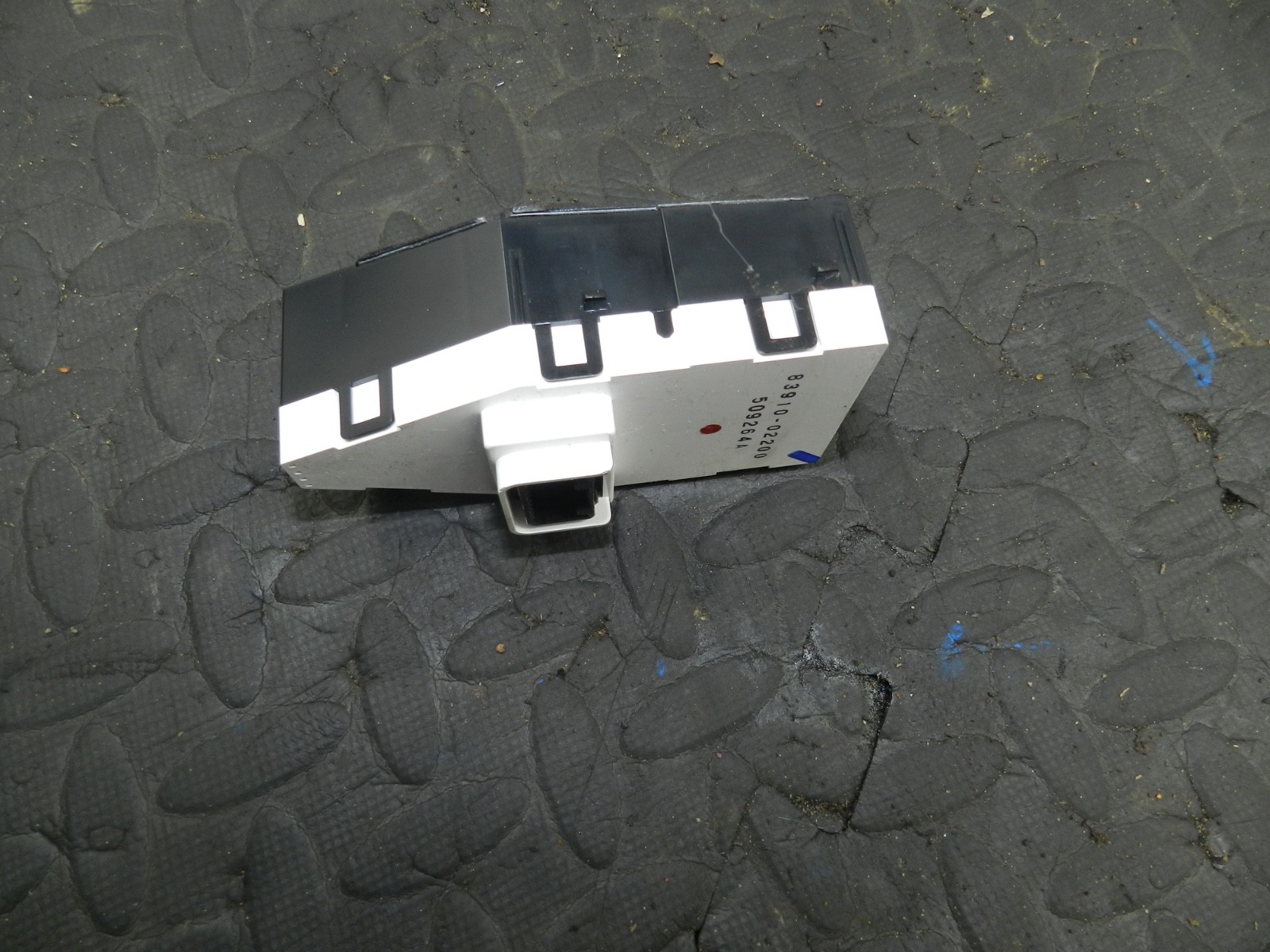 169. TOYOTA AURIS. 1.6 DIESEL. 83910-02200 PASSENGER AIR BAG INDICATOR LIGHT SRS - Image 3