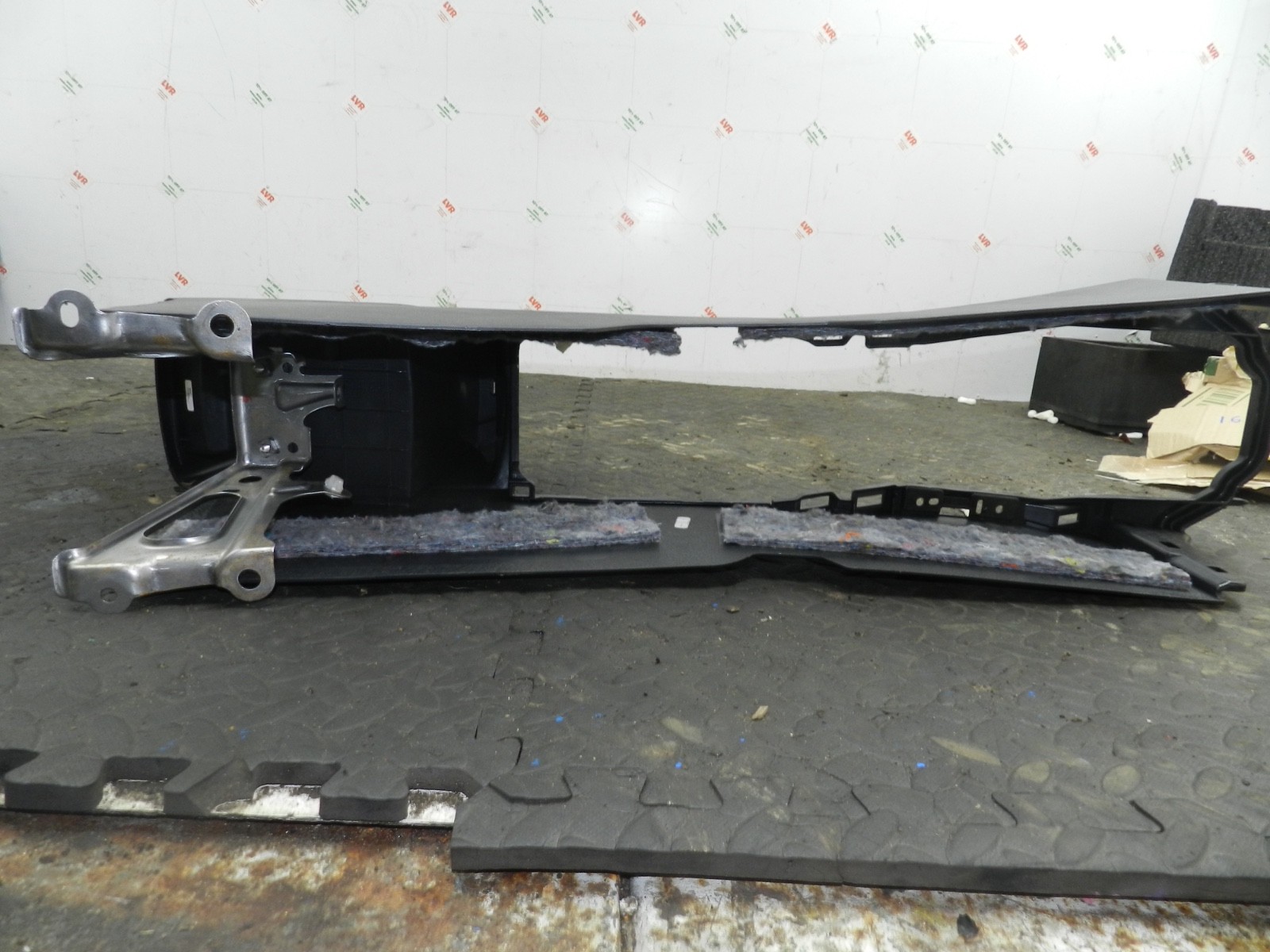 169. TOYOTA AURIS. 1.6 DIESEL. CENTRE CONSOLE FRAME - Image 7