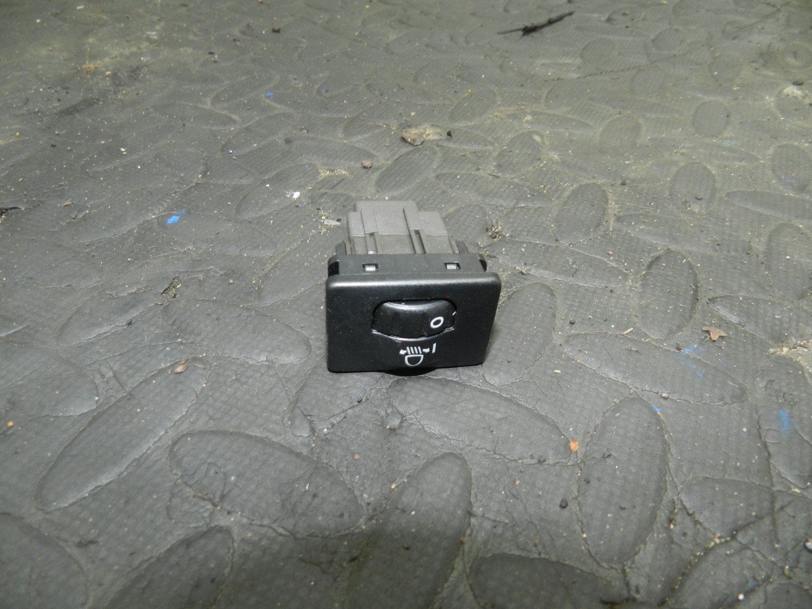 169. TOYOTA AURIS. 1.6 DIESEL. HEAD LIGHT ADJUSTER SWITCH
