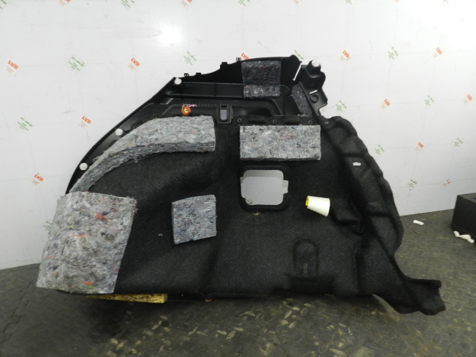 169. TOYOTA AURIS. 1.6 DIESEL. DRIVER SIDE BOOT PANEL TRIM - Image 3