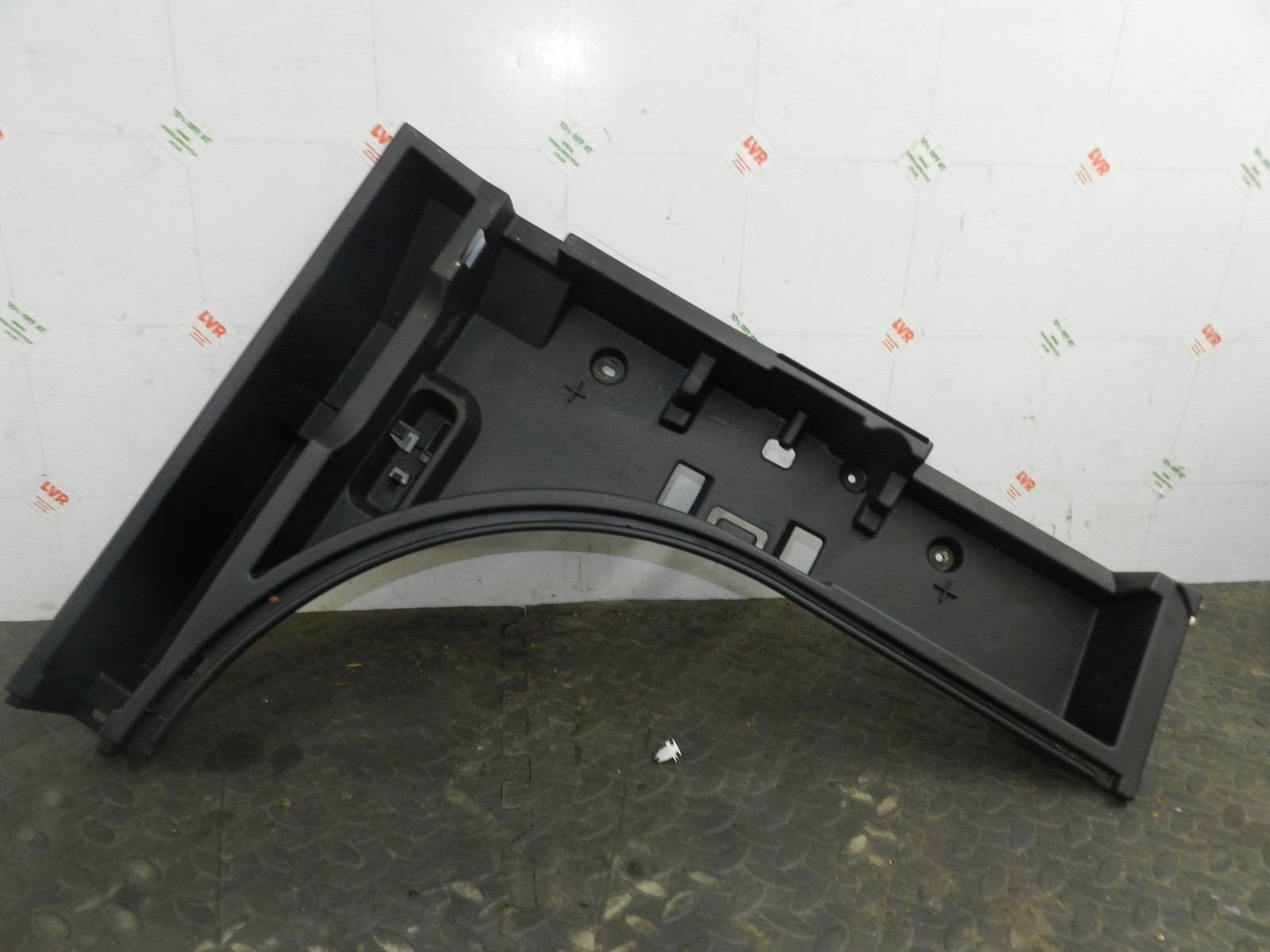 169. TOYOTA AURIS. 1.6 DIESEL. BOOT FLOWER STORAGE PANEL - Image 2
