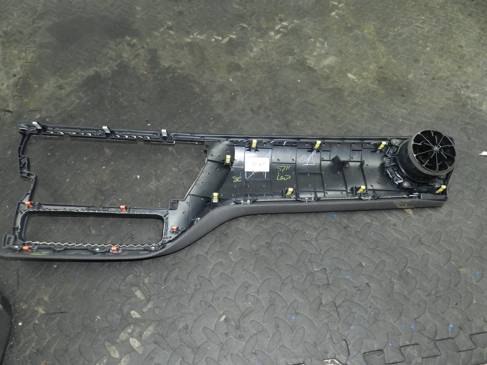 169. TOYOTA AURIS. 1.6 DIESEL. DASH BOARD TRIM PANEL - Image 3