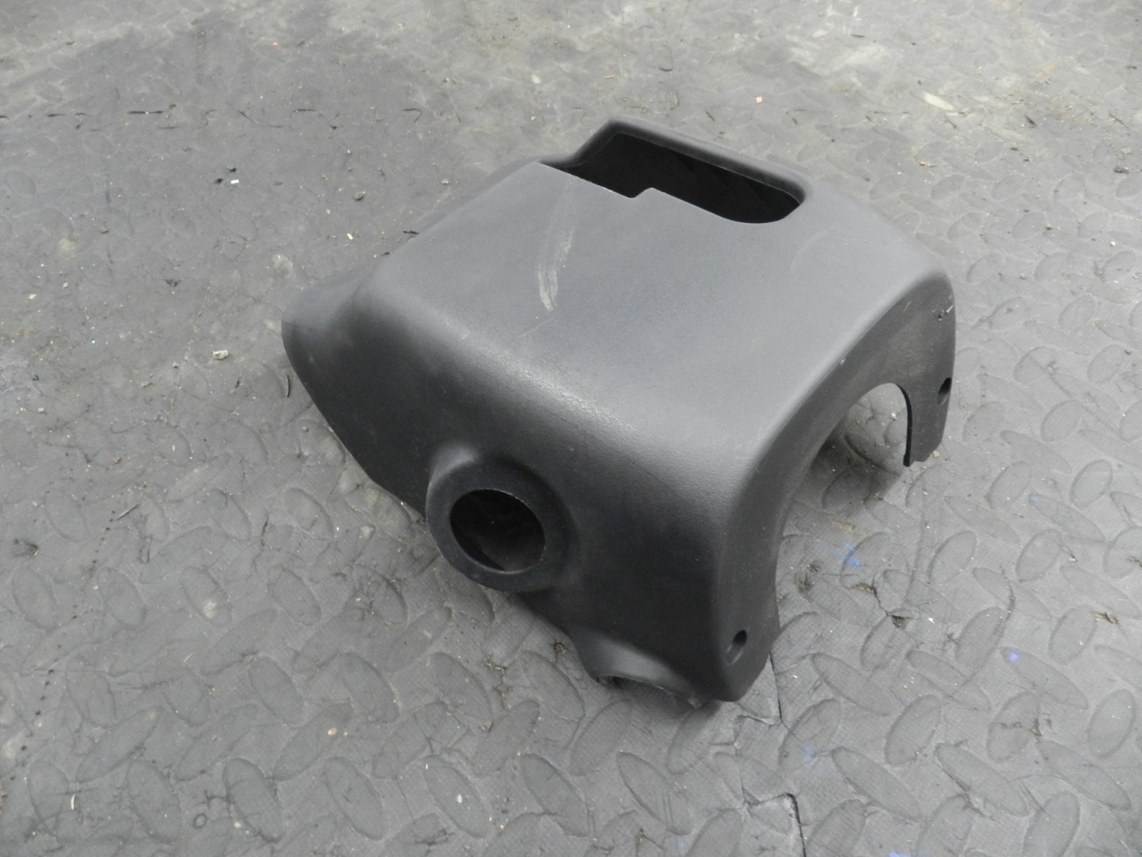 169. TOYOTA AURIS. 1.6 DIESEL. STEERING COWLING LOWER TRIM 45287-02390