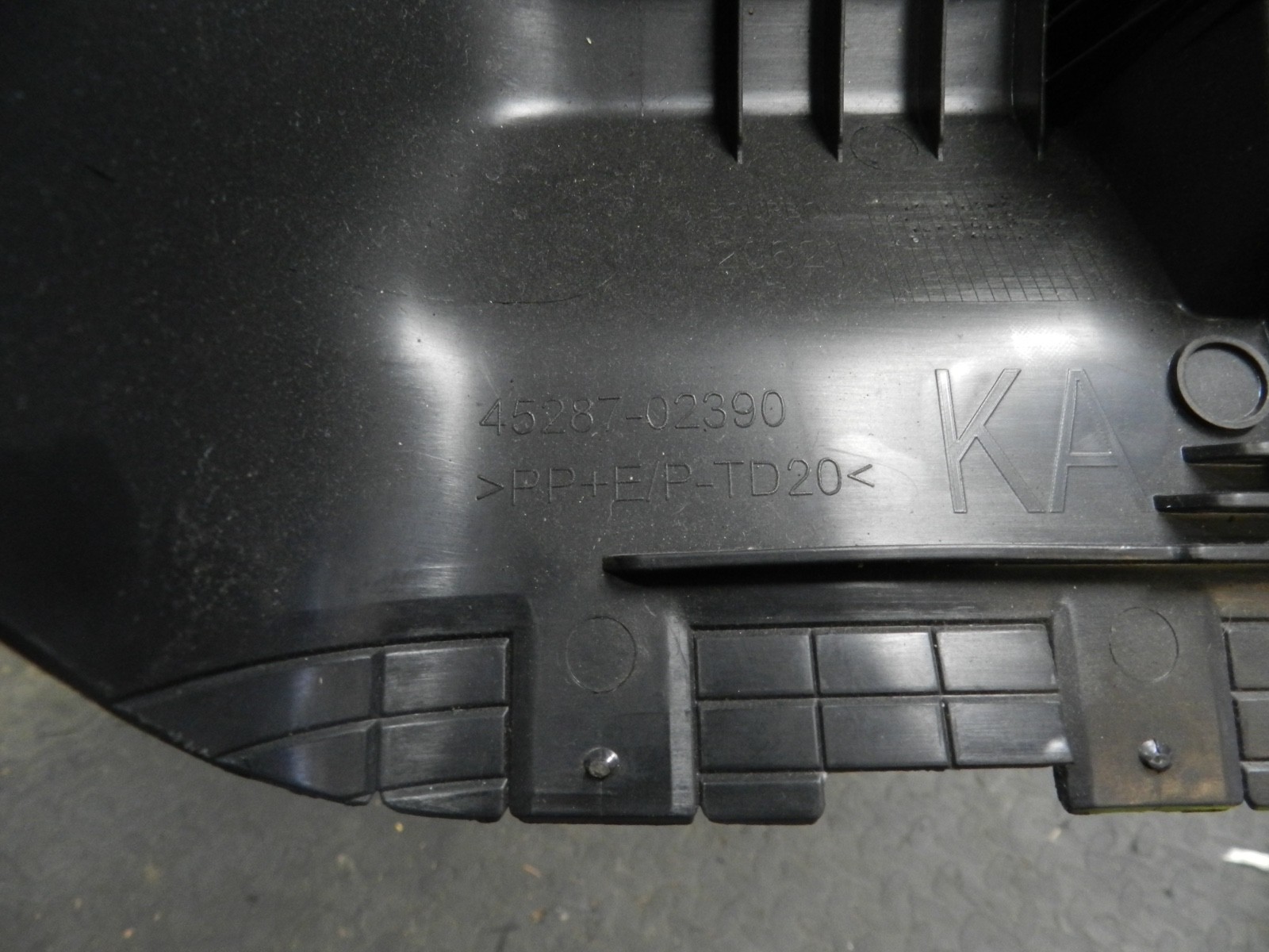 169. TOYOTA AURIS. 1.6 DIESEL. STEERING COWLING LOWER TRIM 45287-02390 - Image 5
